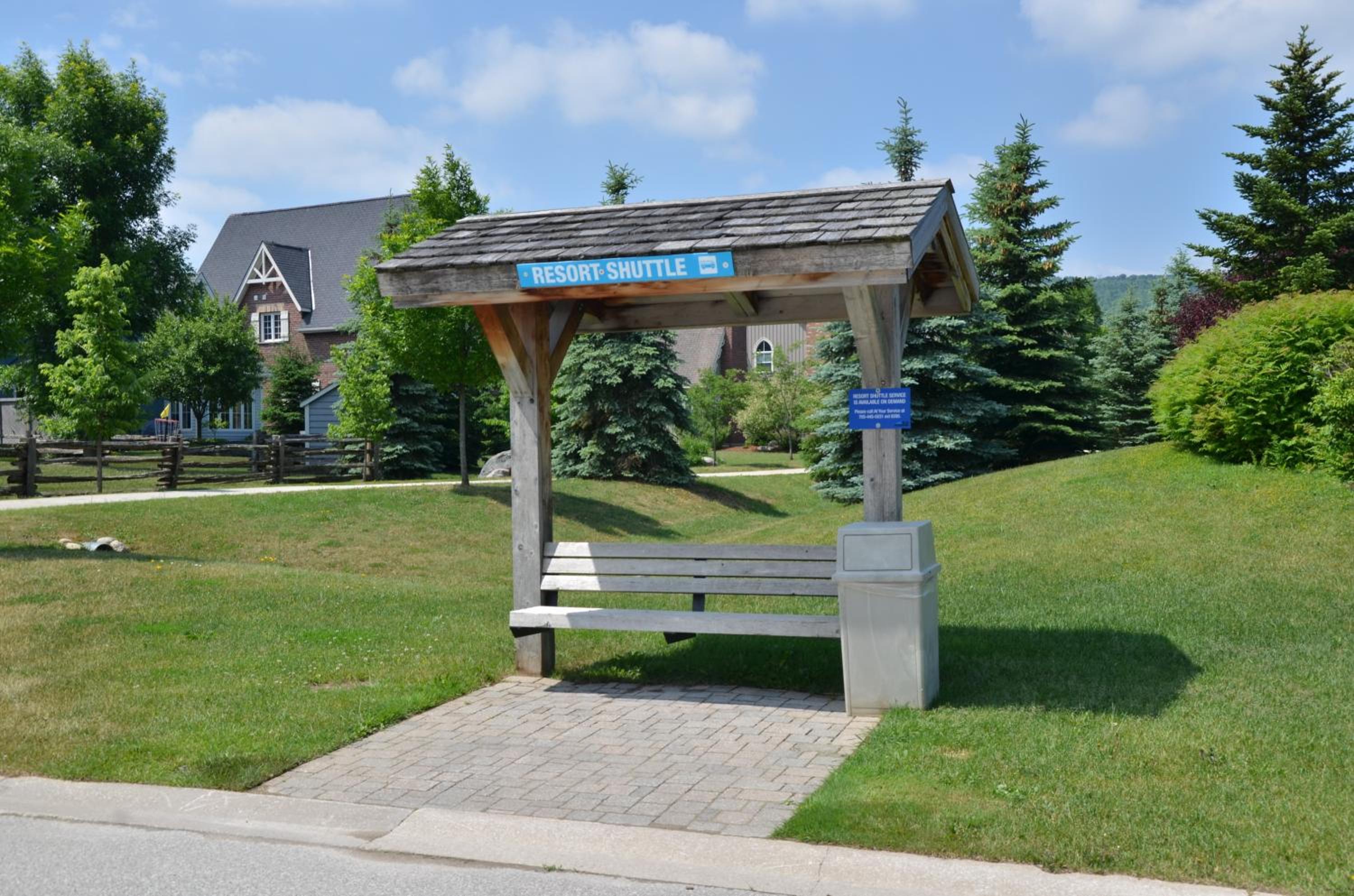 New Blue Mountain Village Snowbridge Executive Townhome Sleeps 10 with Outdoor Pool and Shuttle