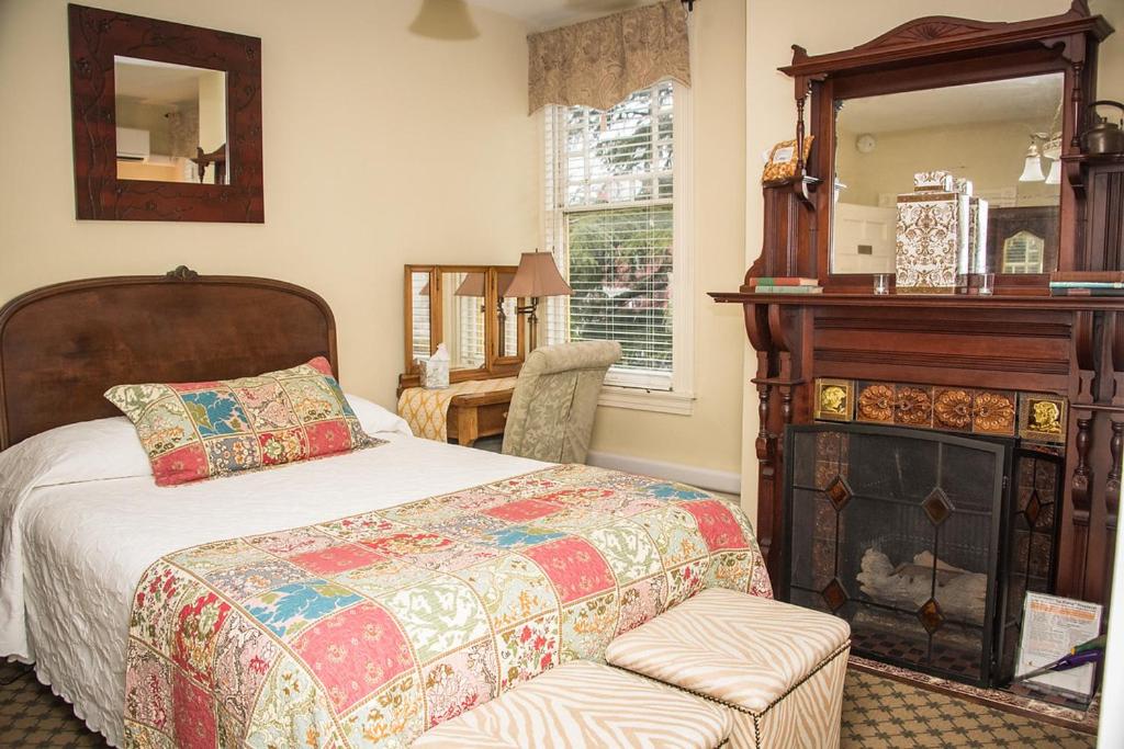 Vandiver Inn