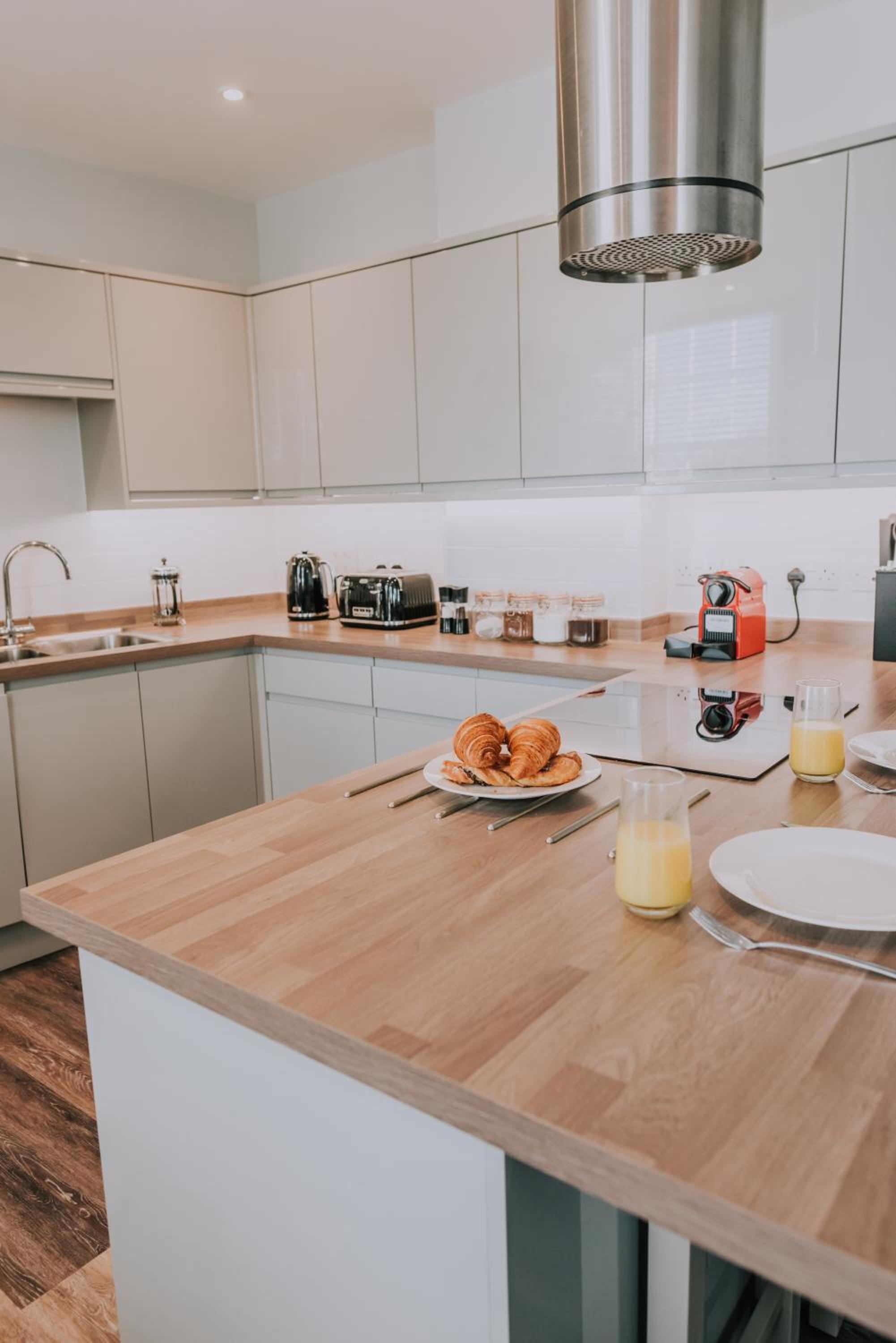 Cavendish House with Secure, Allocated Parking, 2 mins walk from Windsor Castle view 2