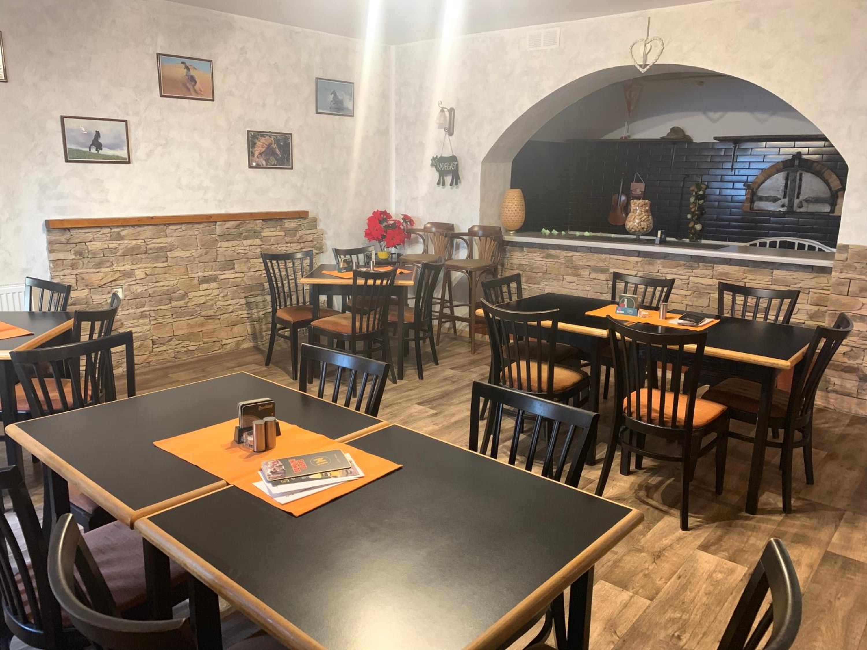 Penzion a Restaurace Na Jízdárně