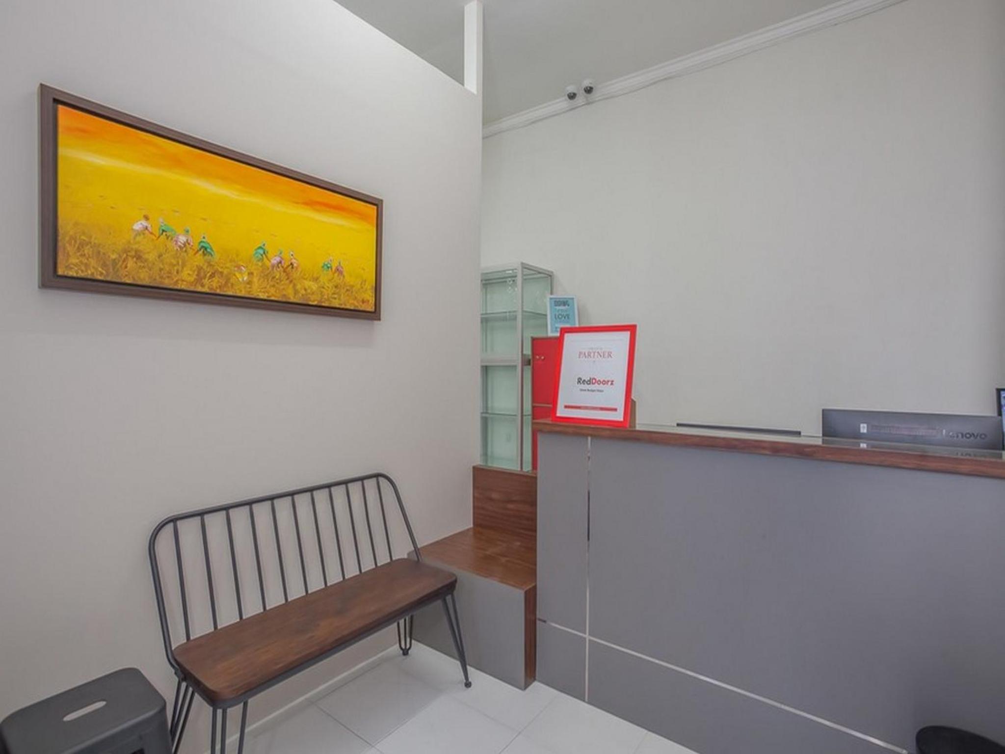 RedDoorz near Ciputra Golf Surabaya view 2