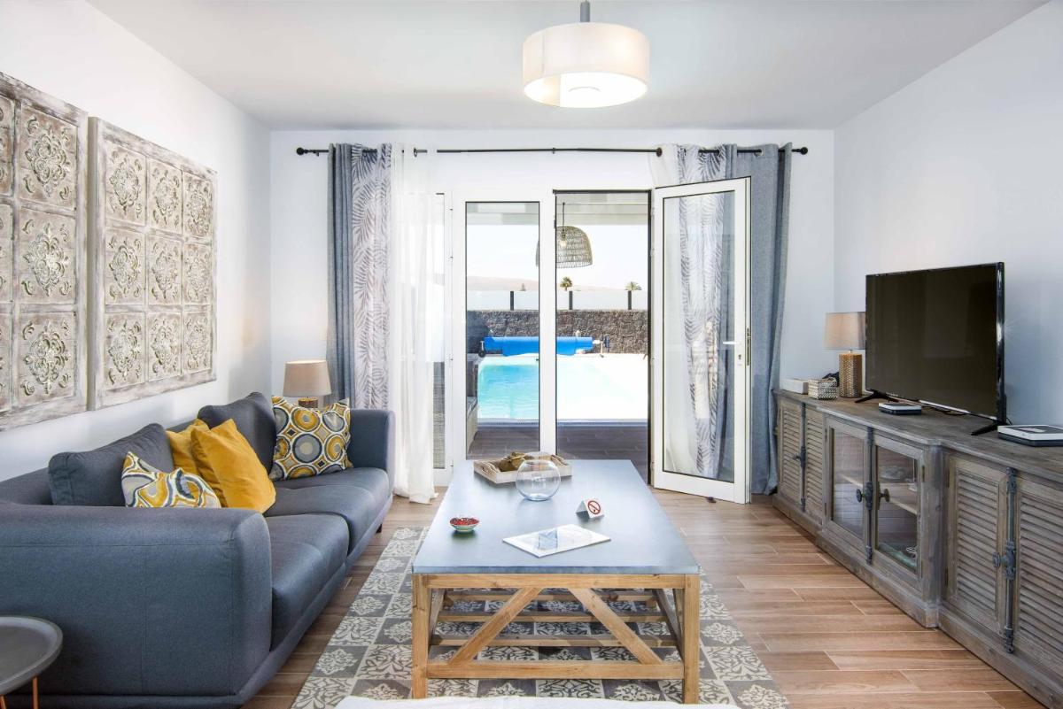 Villa JAZMIN Suites view 3