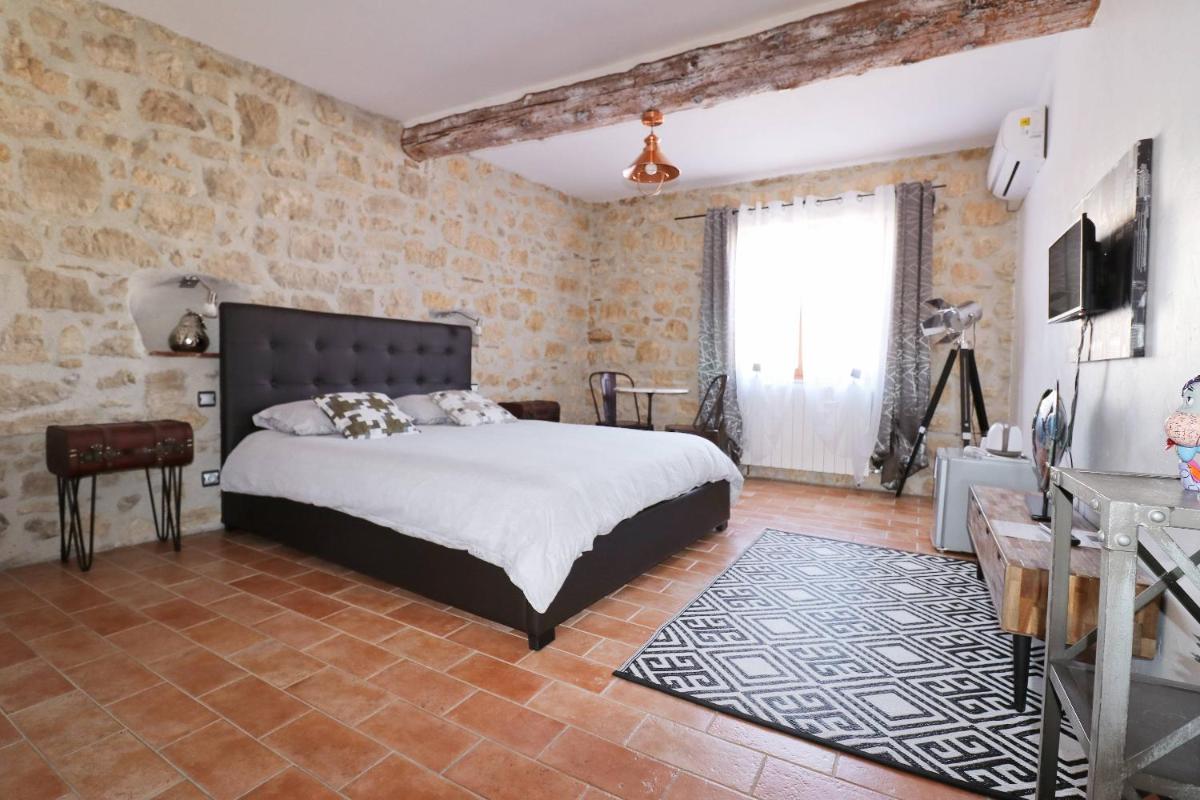 VILLA ARTEMiA