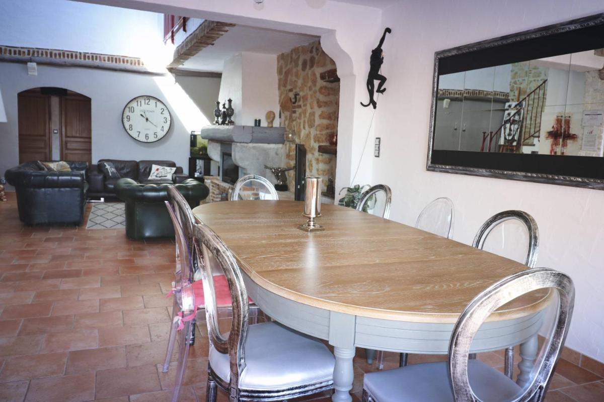 VILLA ARTEMiA