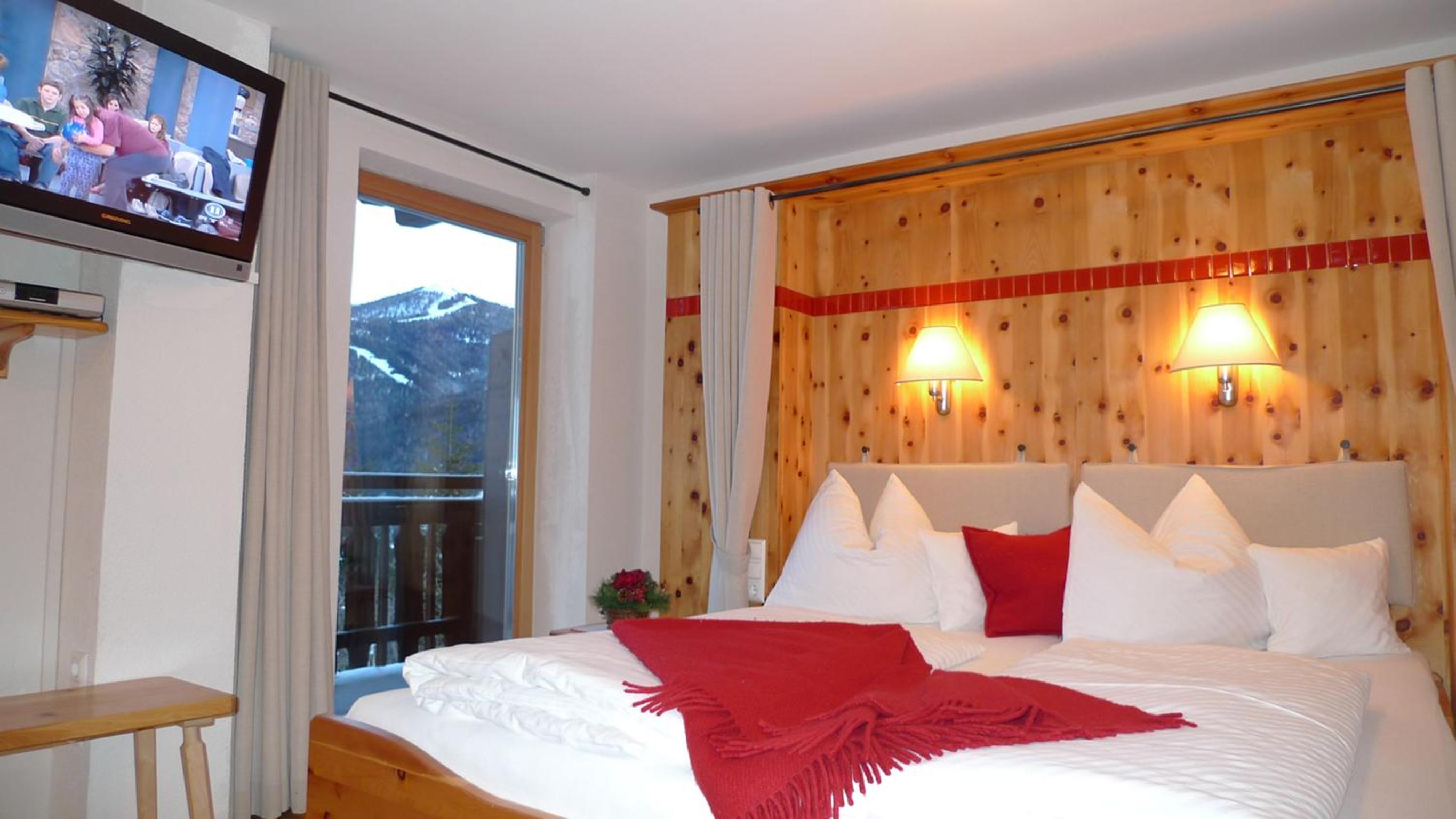 Pension & Appartements Ronacherhof -Mountain Hideaway Slopeside