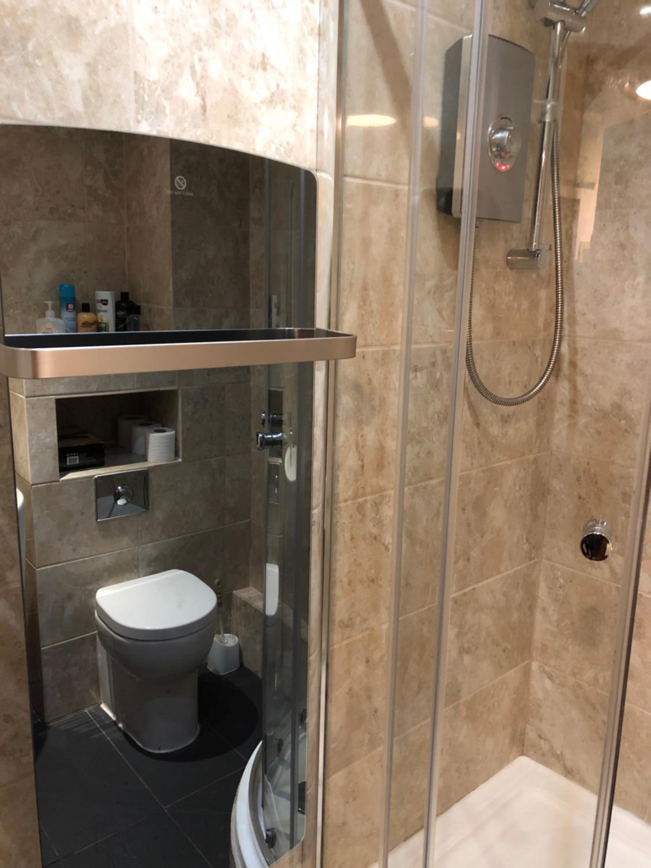 Castle view&Grassmarket studio flat with Luxury bathroom view 4