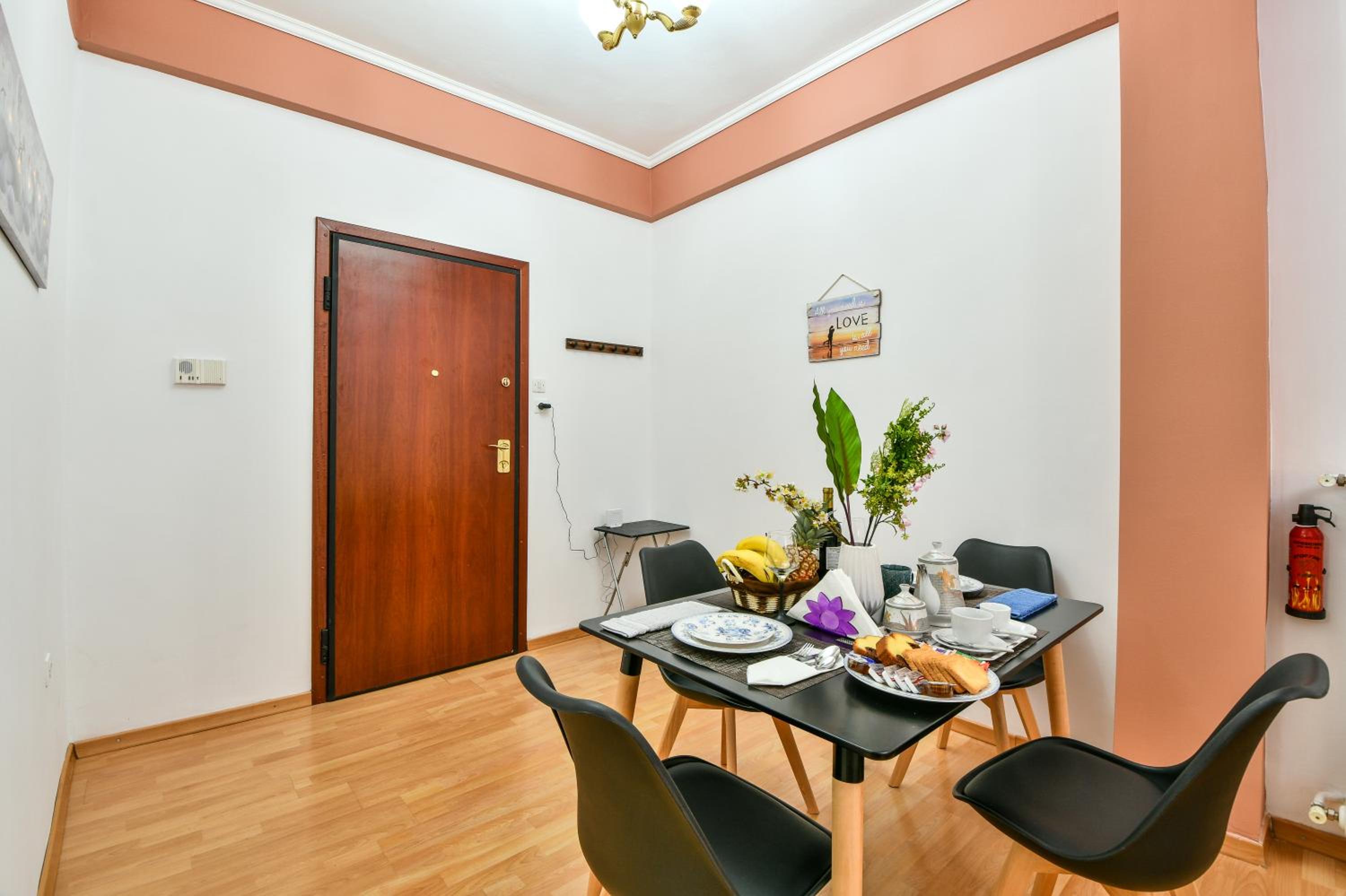 Manolitos Apartments 5