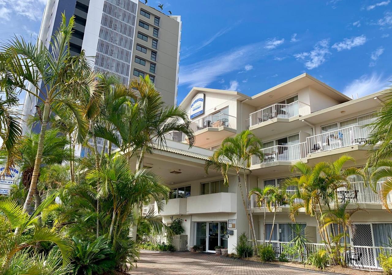 Outrigger Burleigh-0