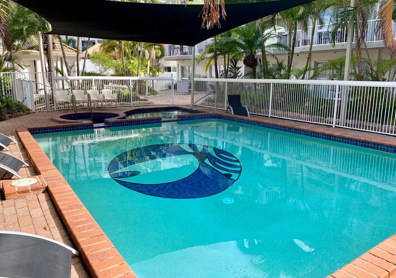 Outrigger Burleigh-2