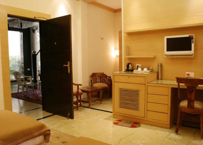 Silver Leaf Noida