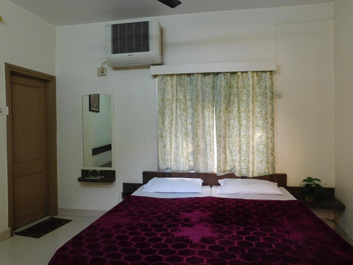 Shri Gita Hotel