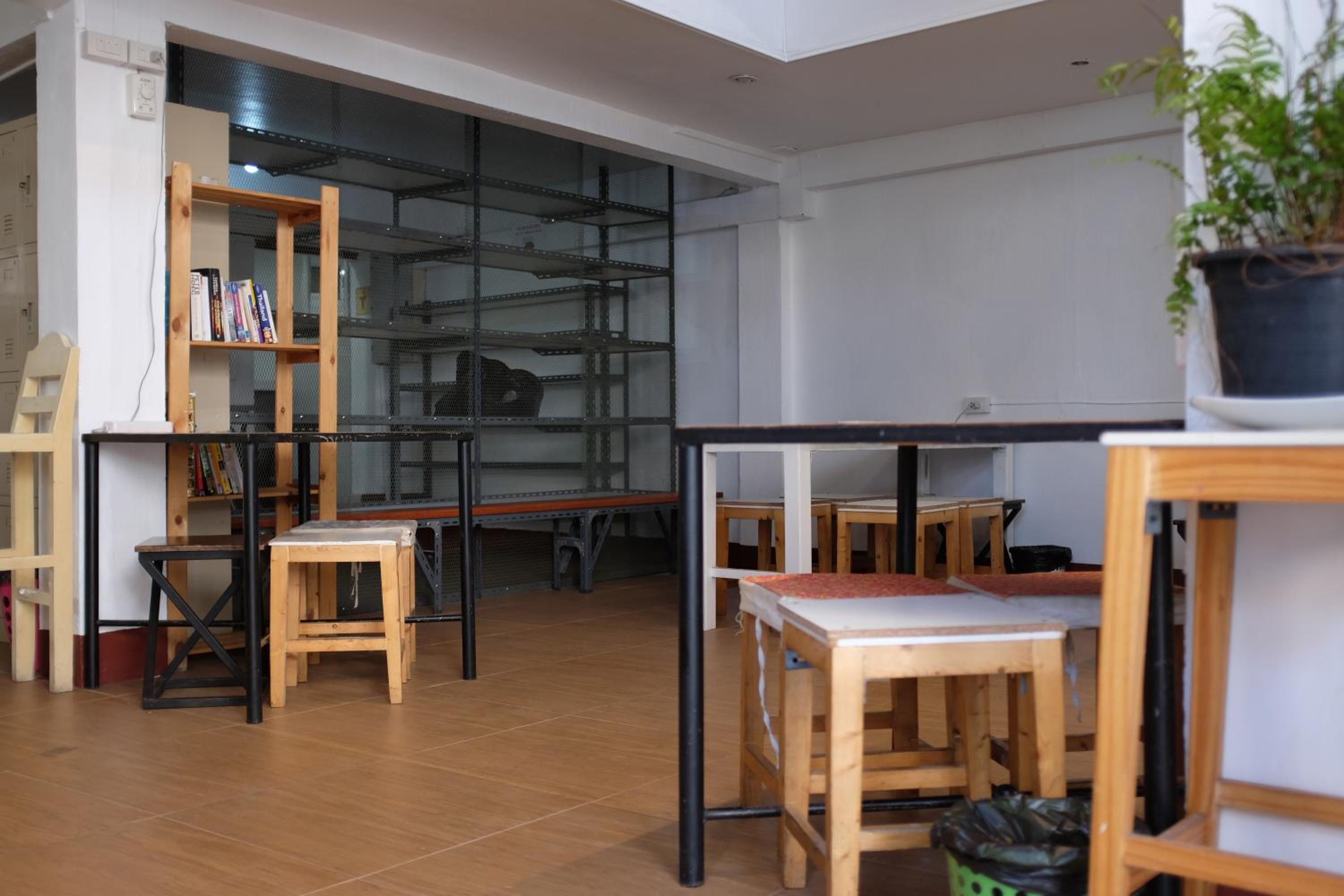PLOY Hostel