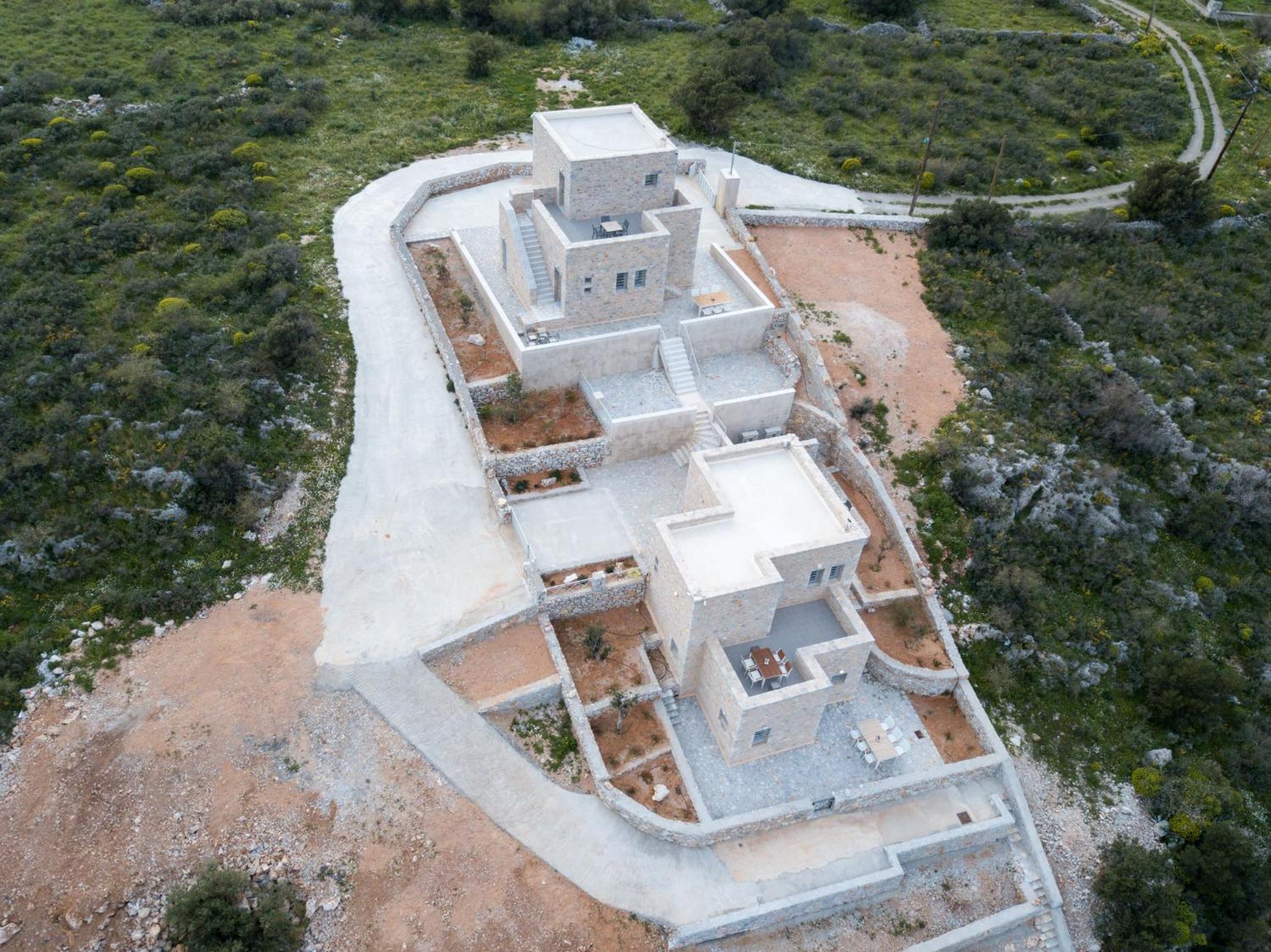 Vorino Luxury Villas view 3