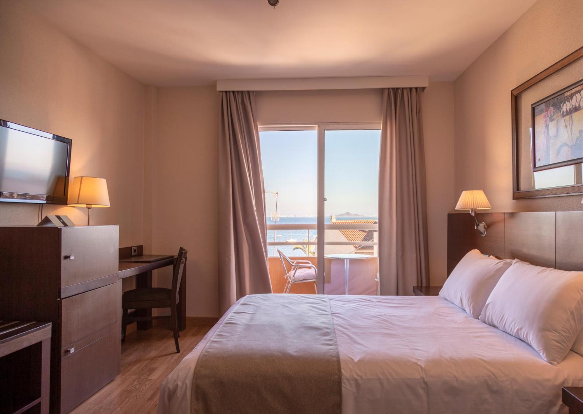 Hotel Cristina - Image 1