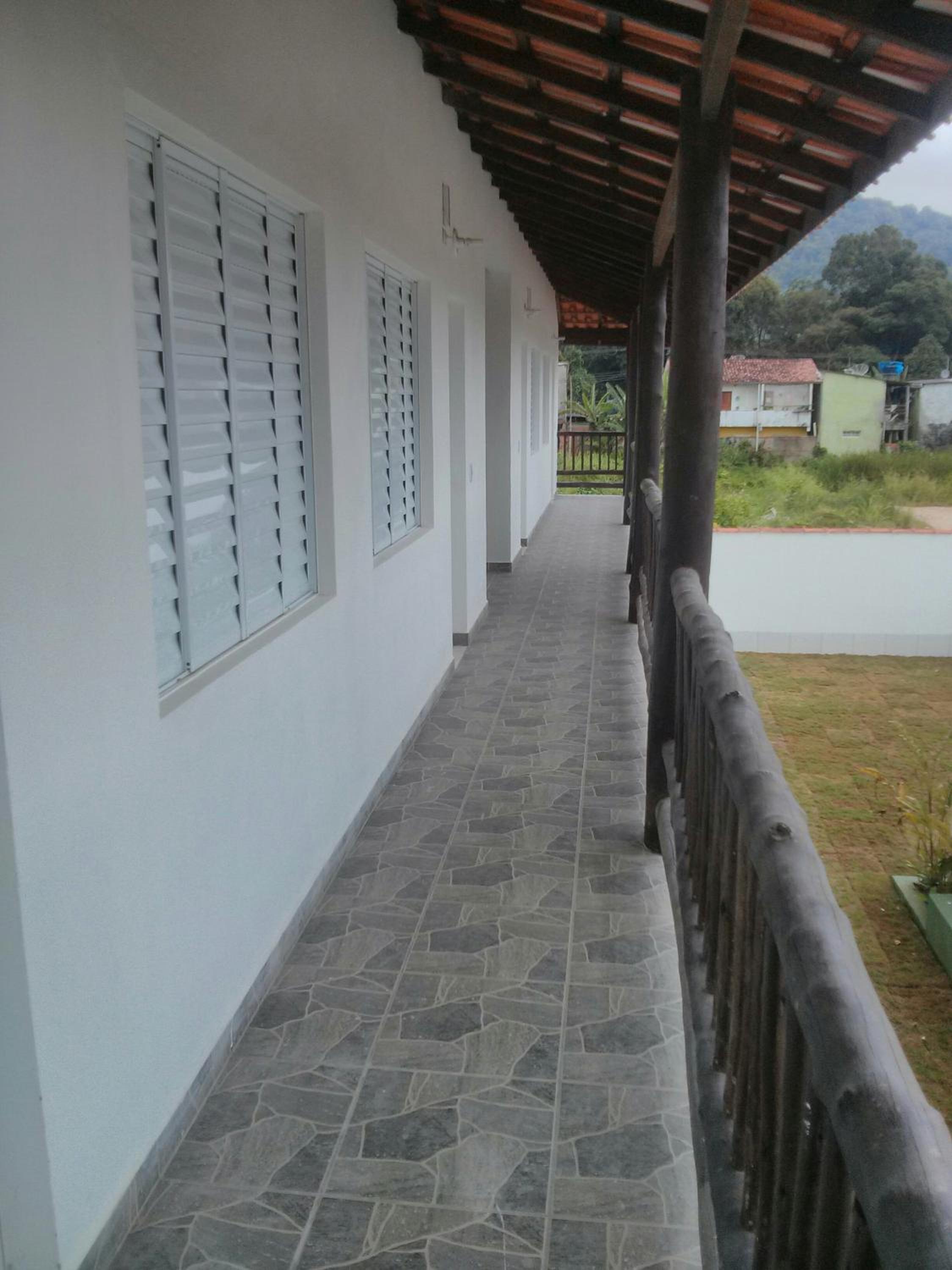 Estúdio em maresias com ar condicionado e piscina