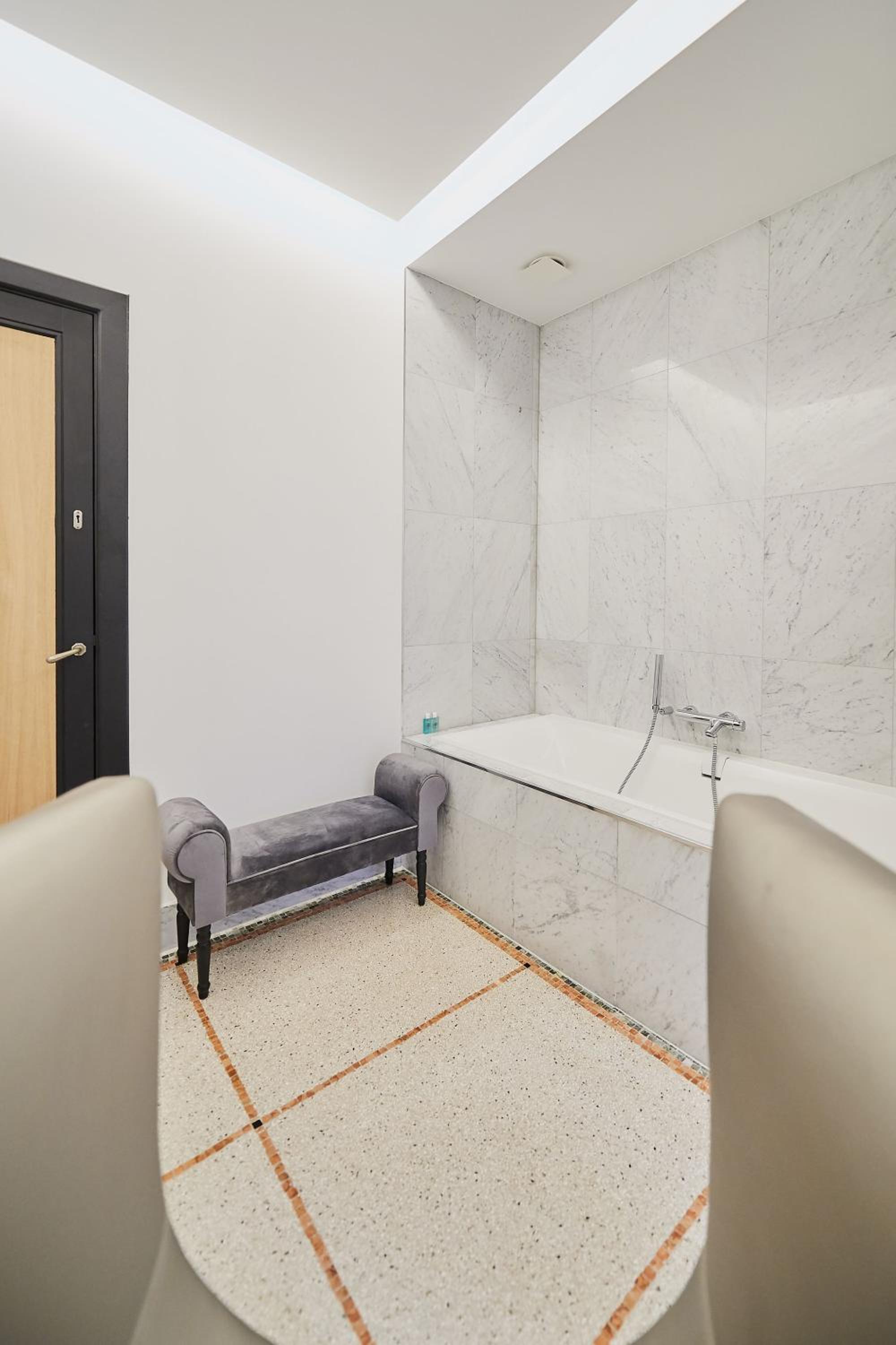 B&B Suites 124