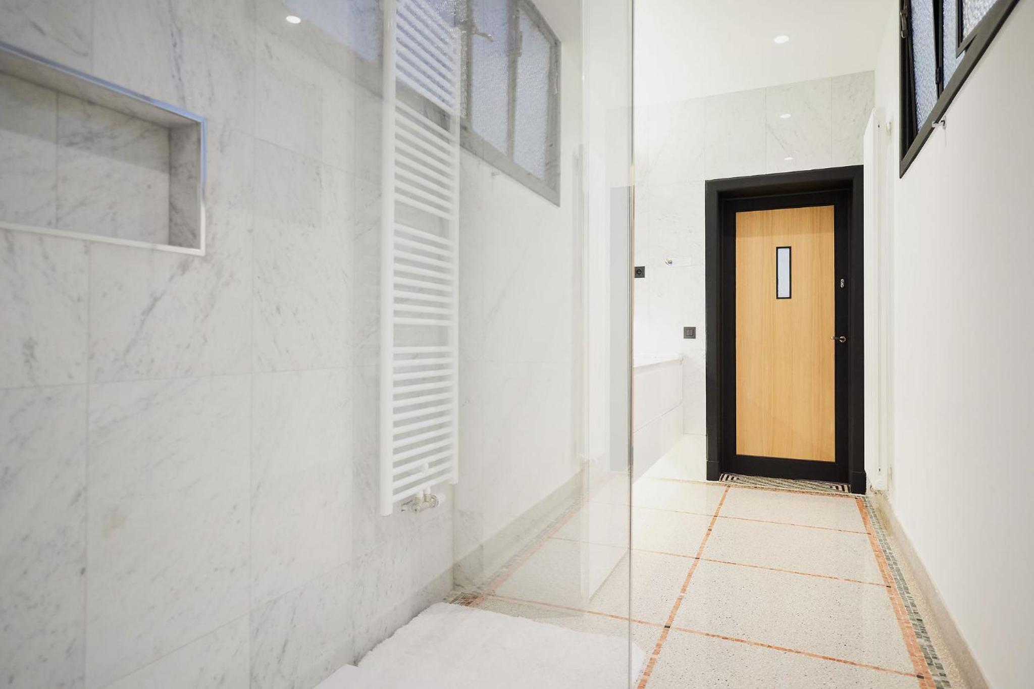 B&B Suites 124