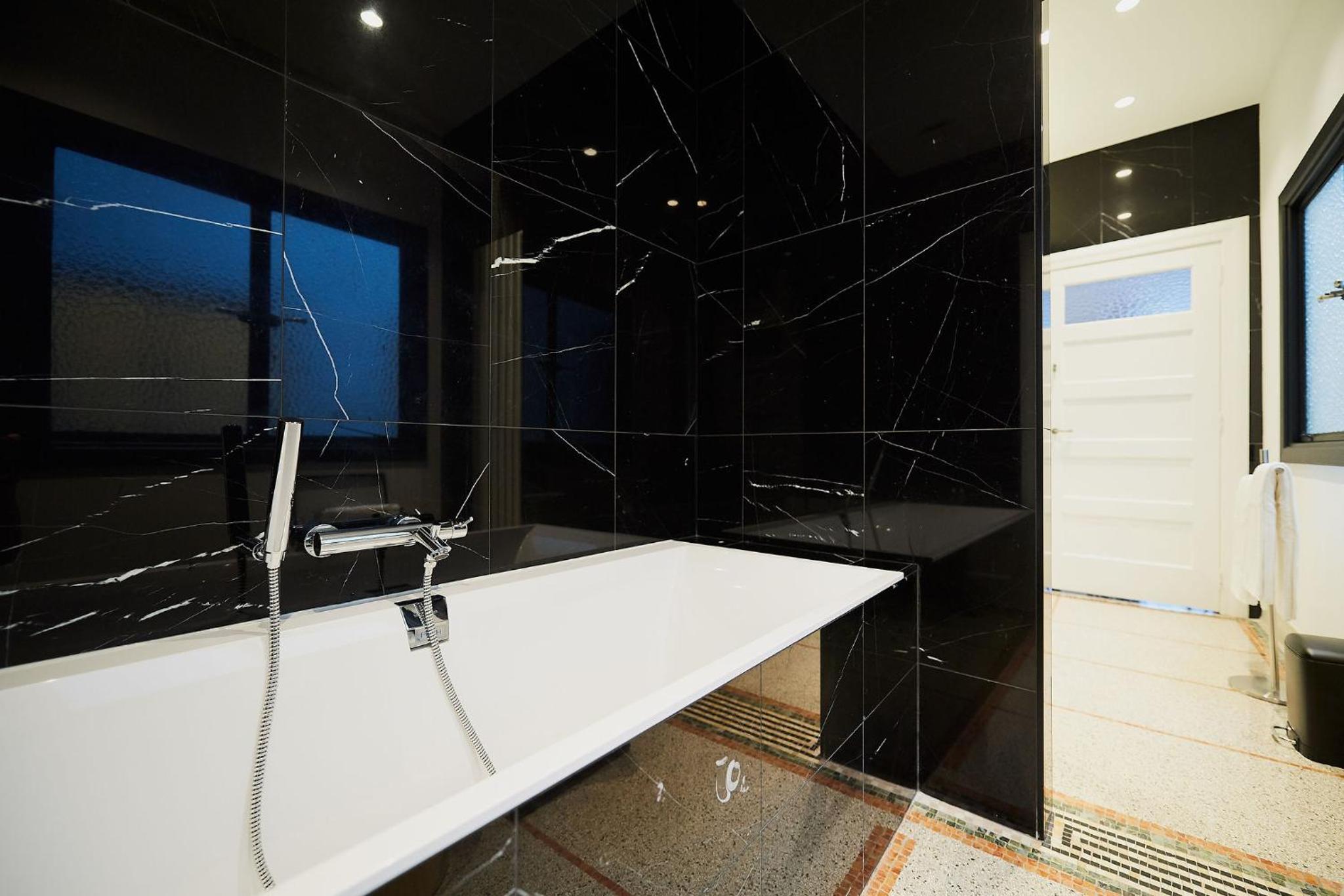 B&B Suites 124