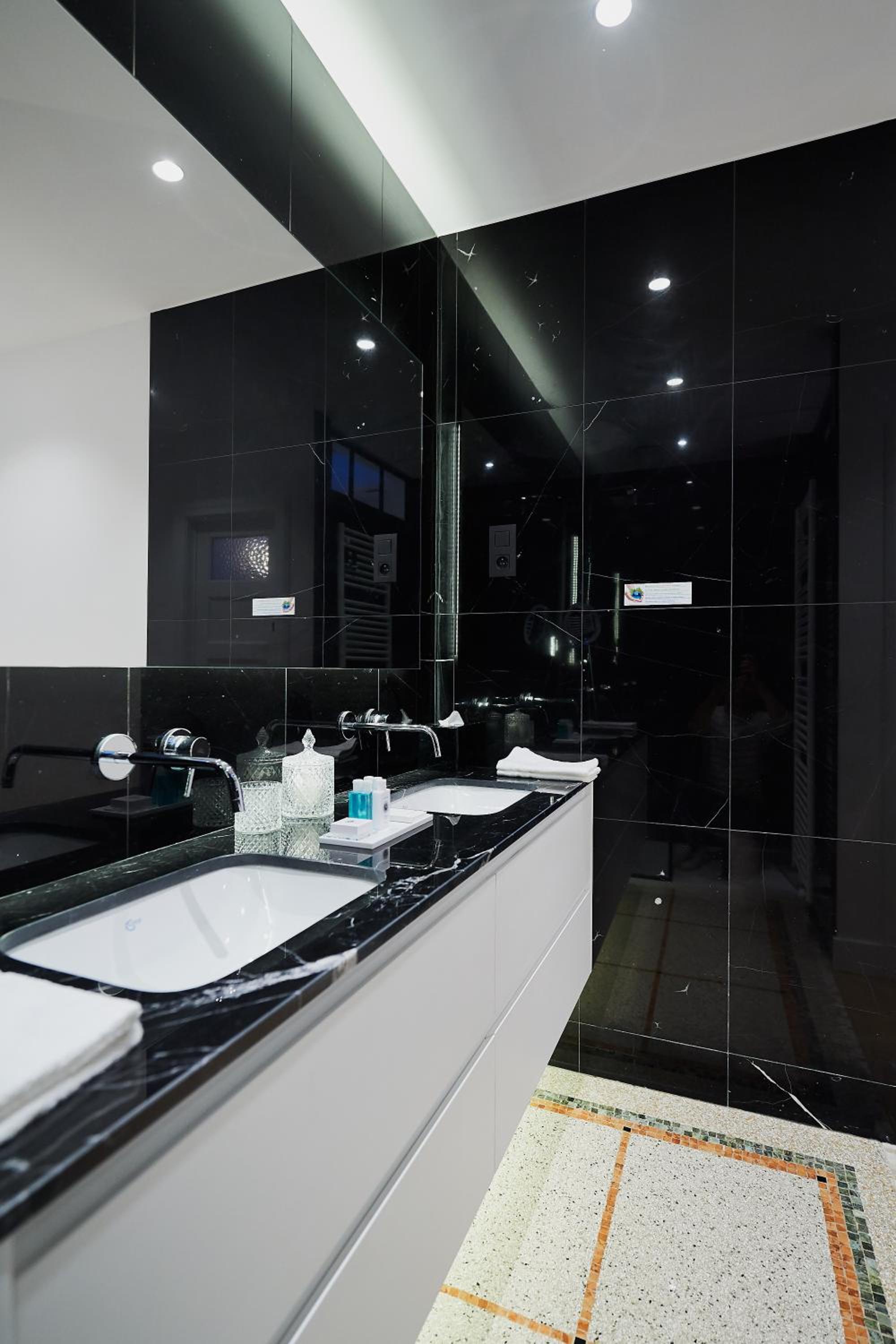 B&B Suites 124