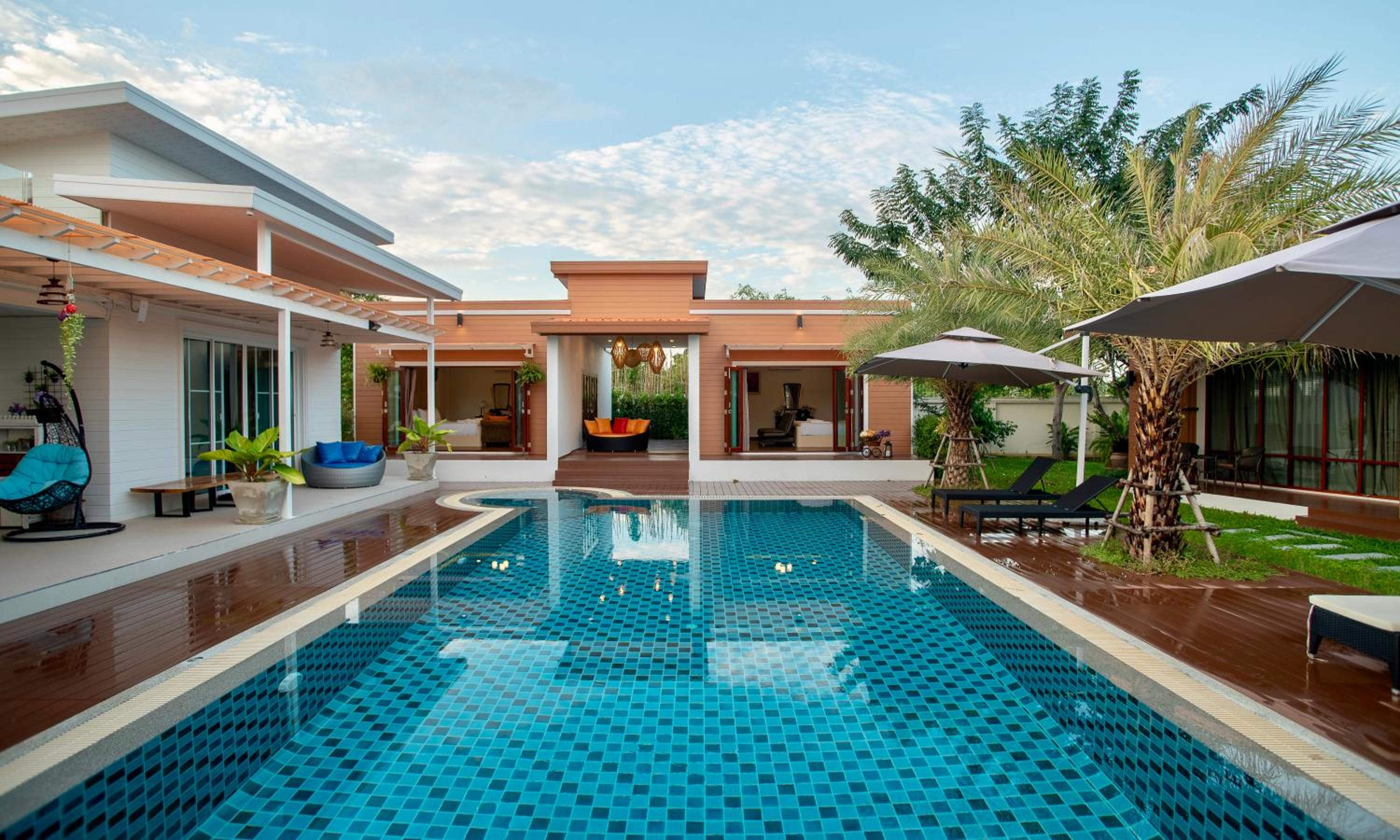 Kan & Kan Luxury Pool Villa Hua Hin with all bathtub view 5