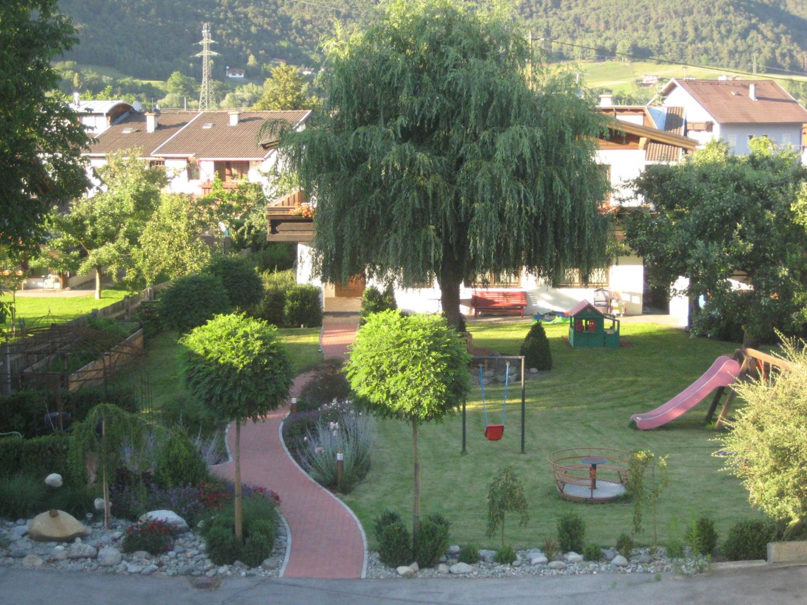Photo 10