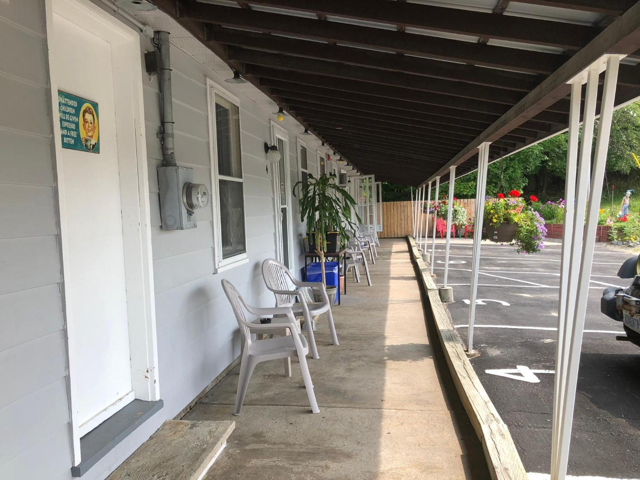 Oakwood Motel