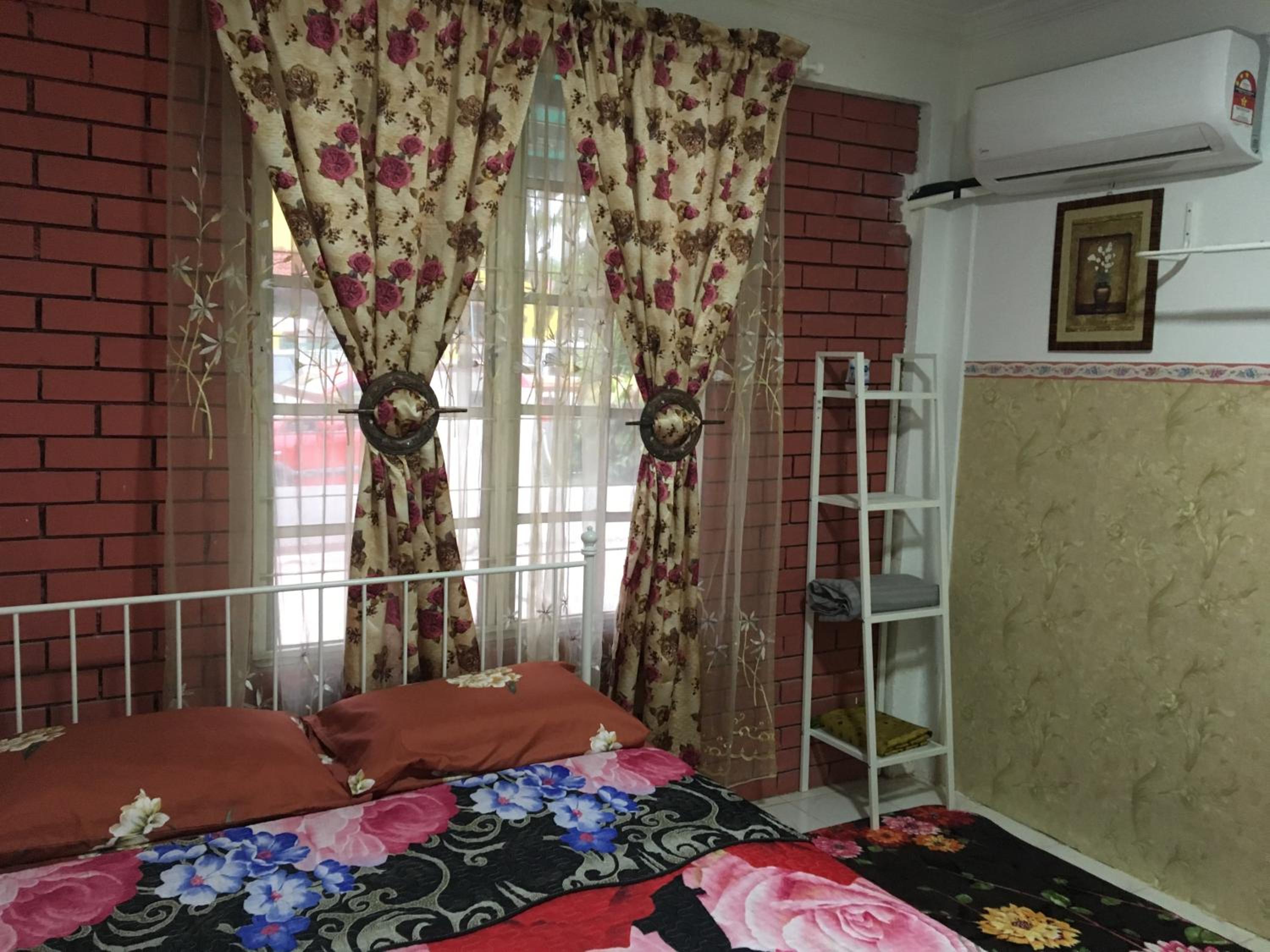 RB Double Storey Bandar Tasik Selatan Homestay