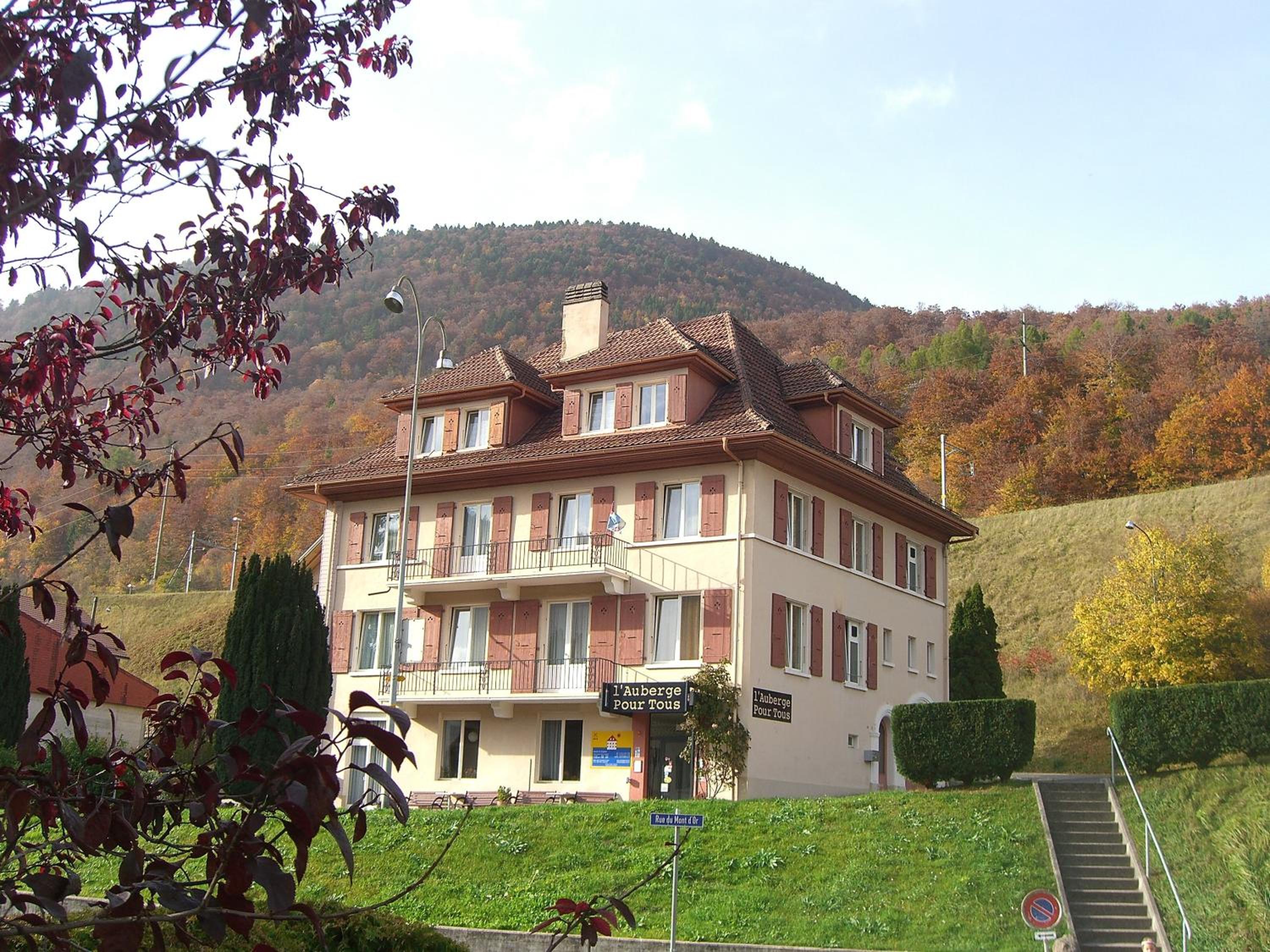 Auberge Pour Tous view 4