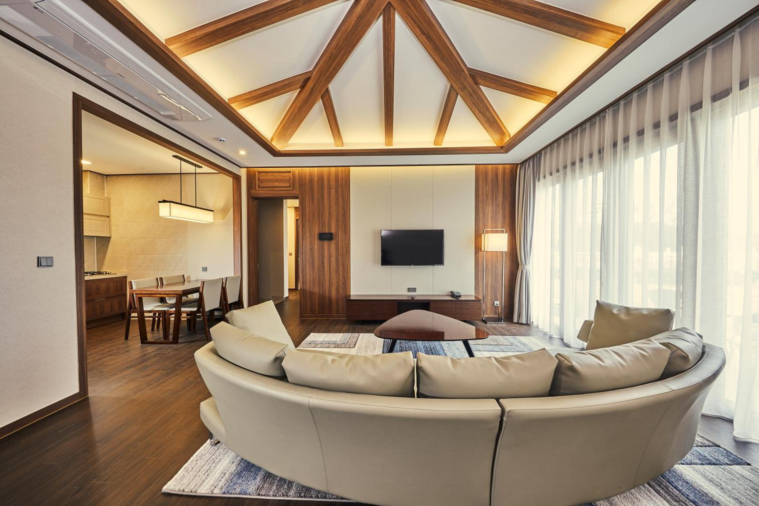 Camphortree Hotel and Resort