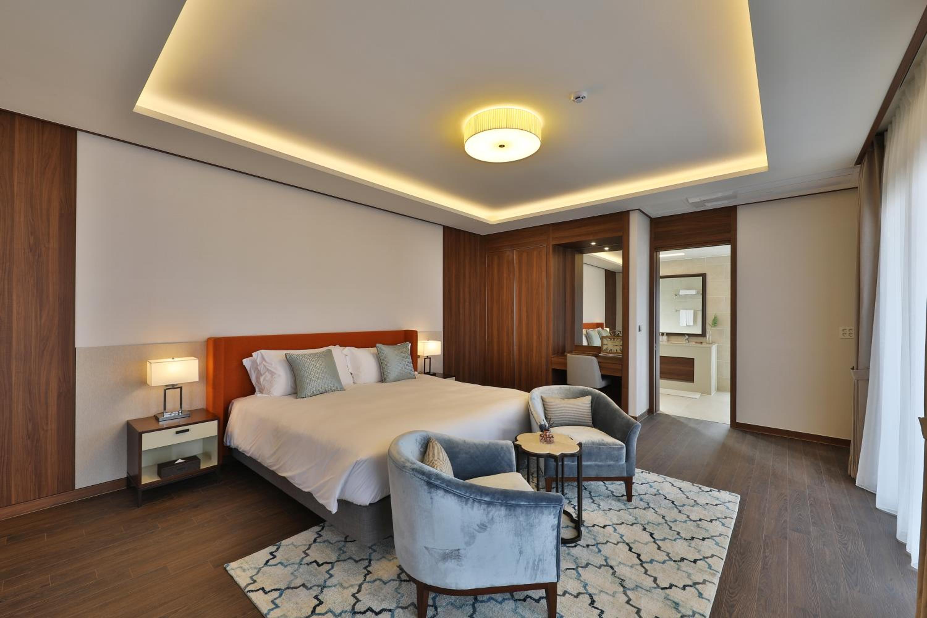 Camphortree Hotel and Resort