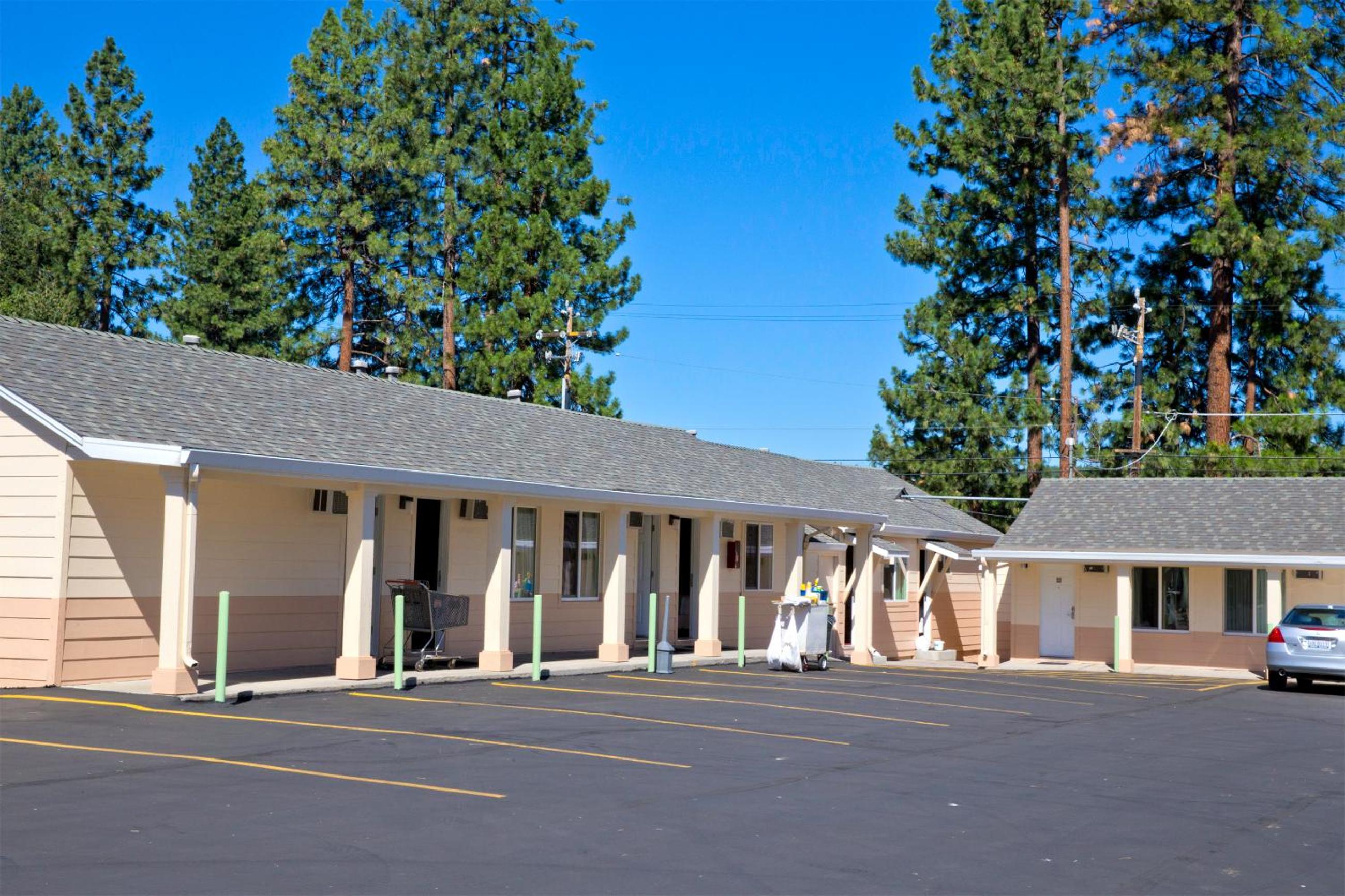 Shasta Pines Motel & Suites
