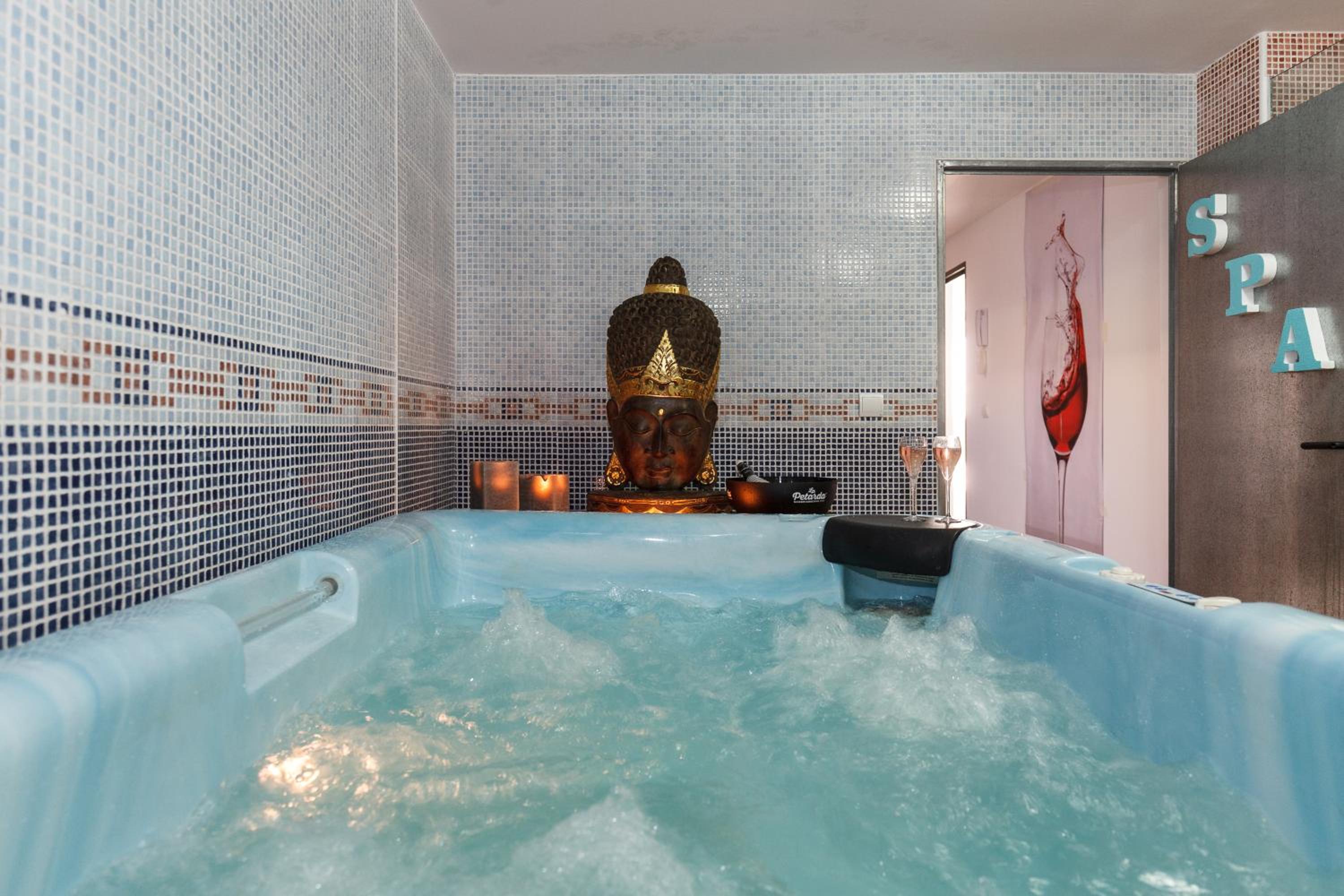 VILLA WINE EXPERIENCE Salou Center - SPA & Wine view 2