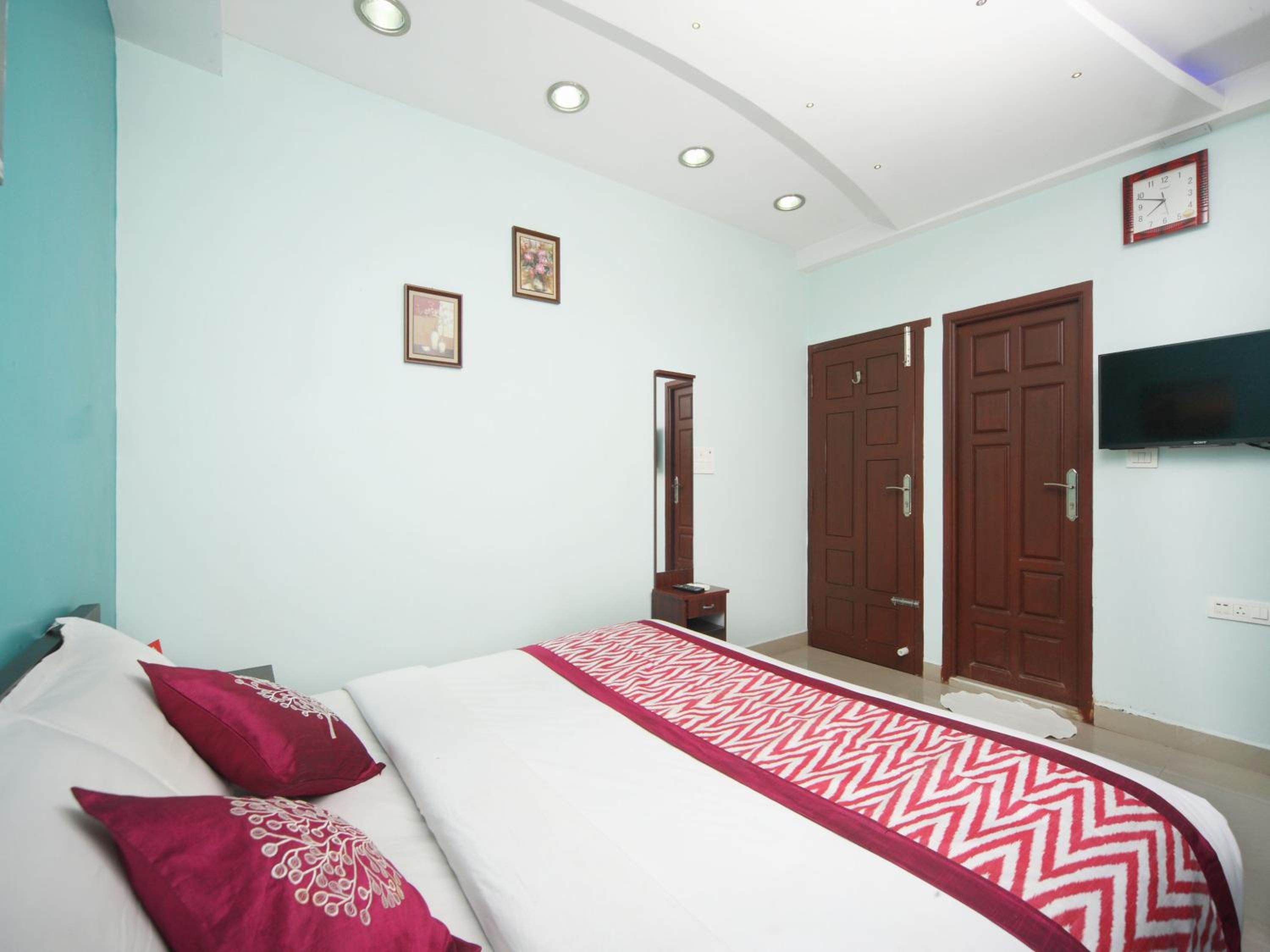Max Classic Serviced Apartment