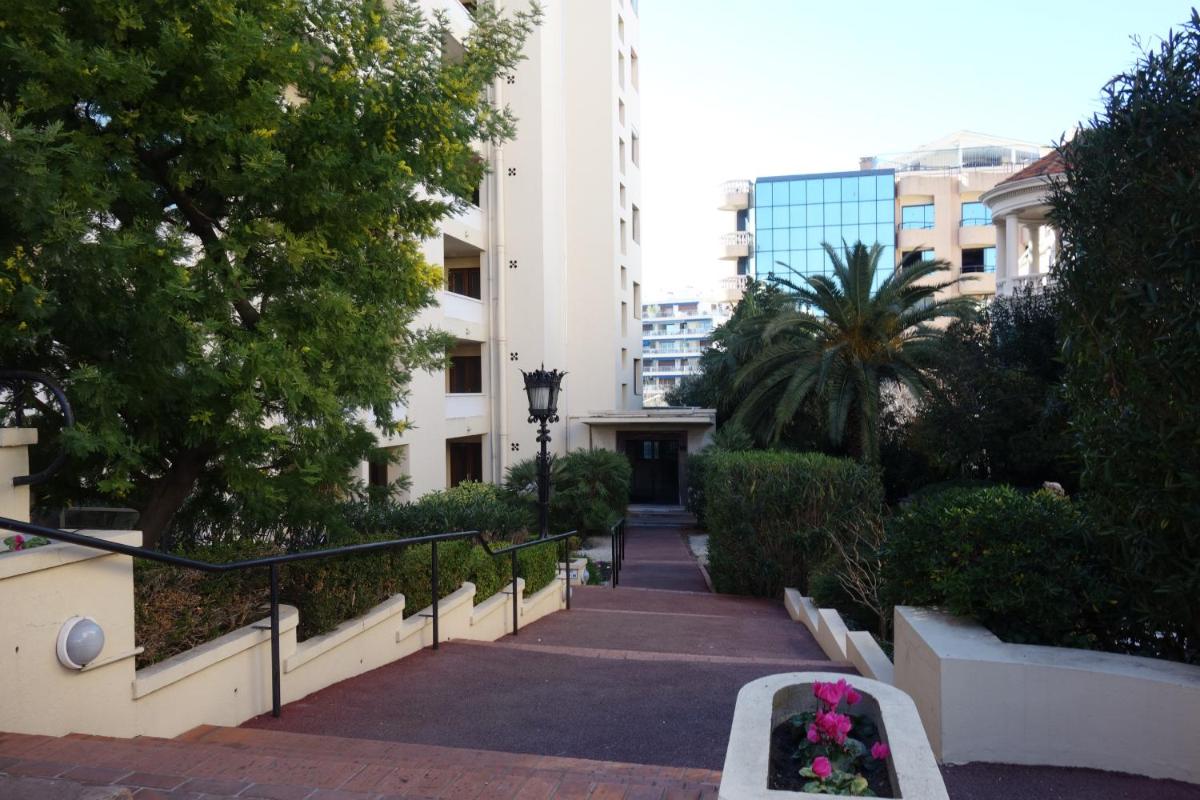 Rocamare 2, by Welcome to Cannes view 5