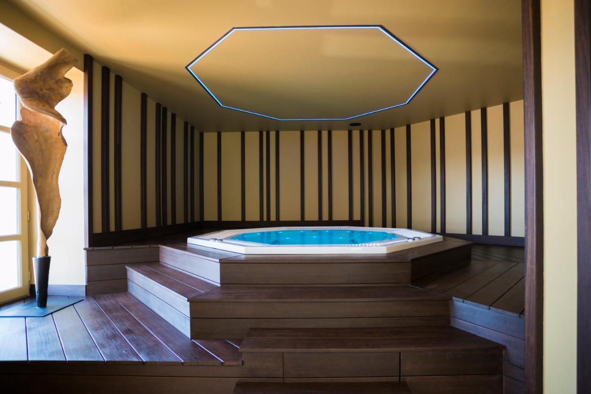 Jacuzzi