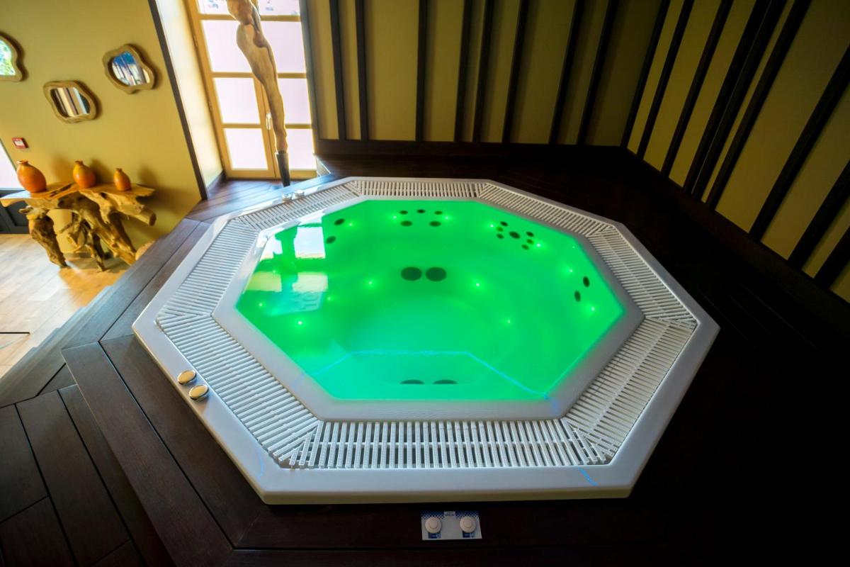 Jacuzzi
