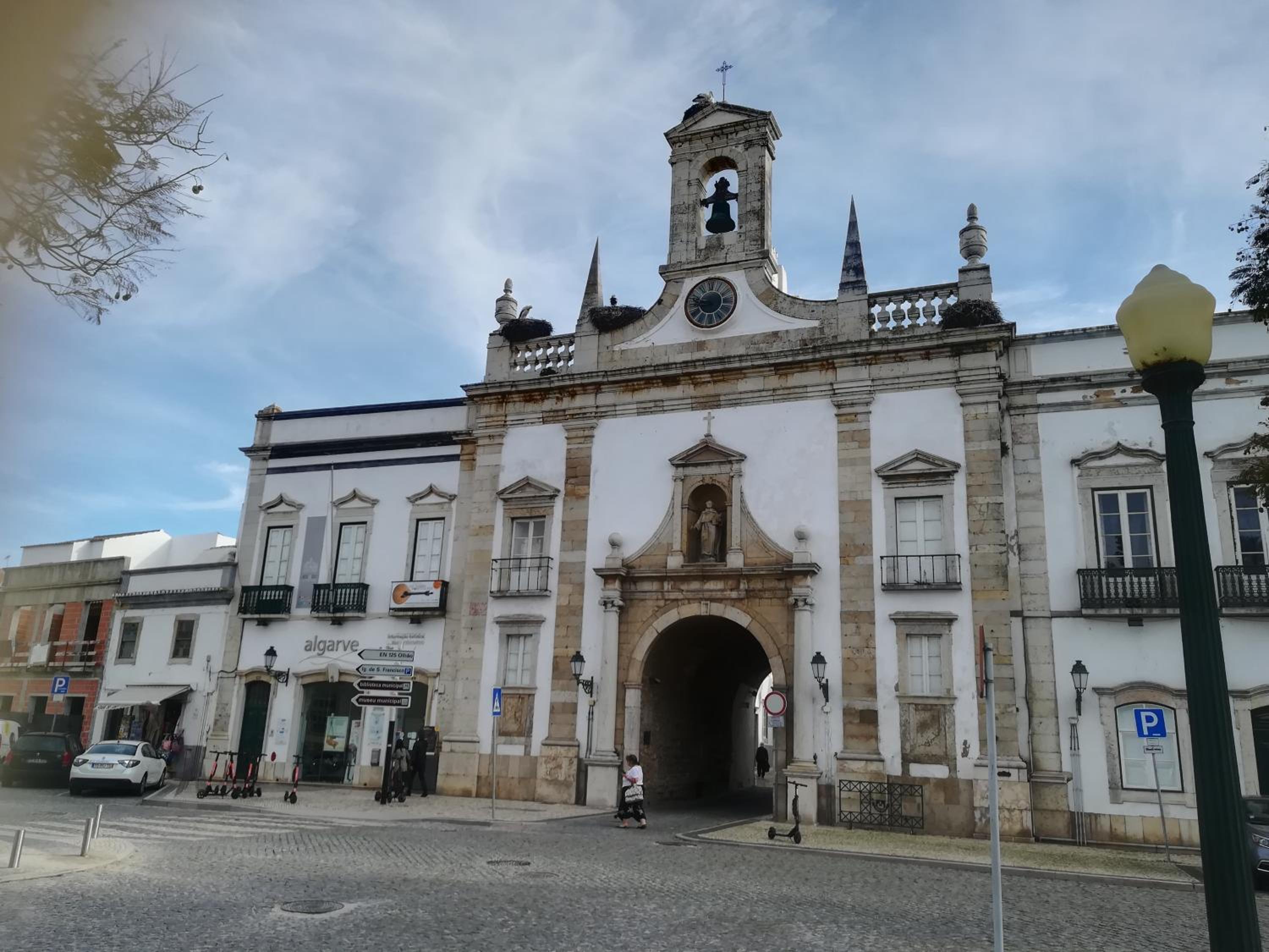 Hotel Rooms_Heart Apartment - Image 1