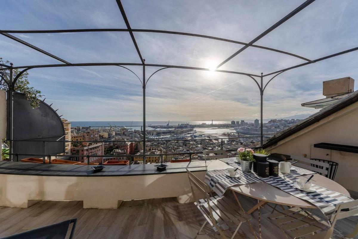 ALTIDO Exclusive Flat for 8, with Stunning City and SeaView view 2