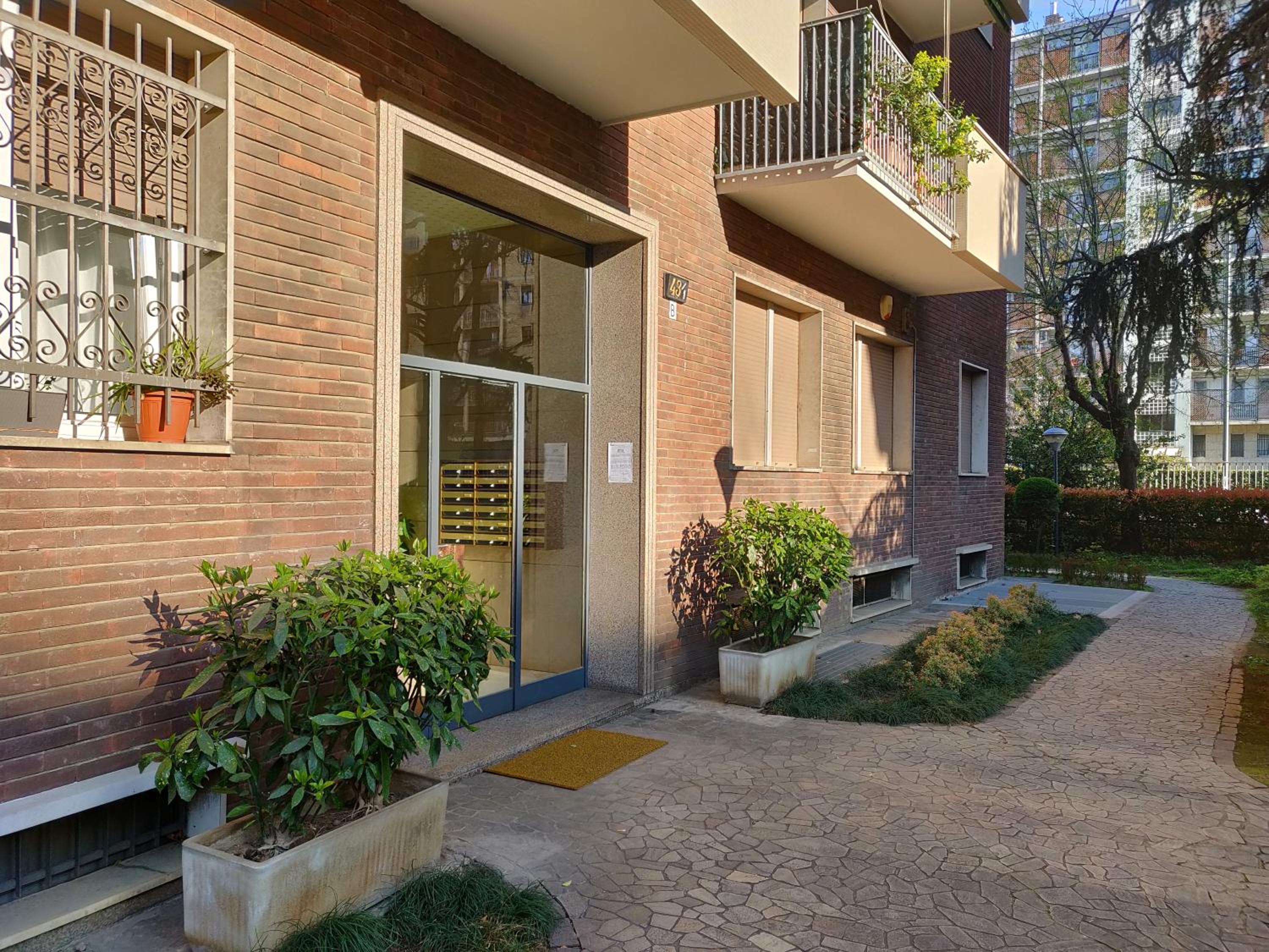 Exclusive rooftop apartment with large terrace in Solari/Tortona
