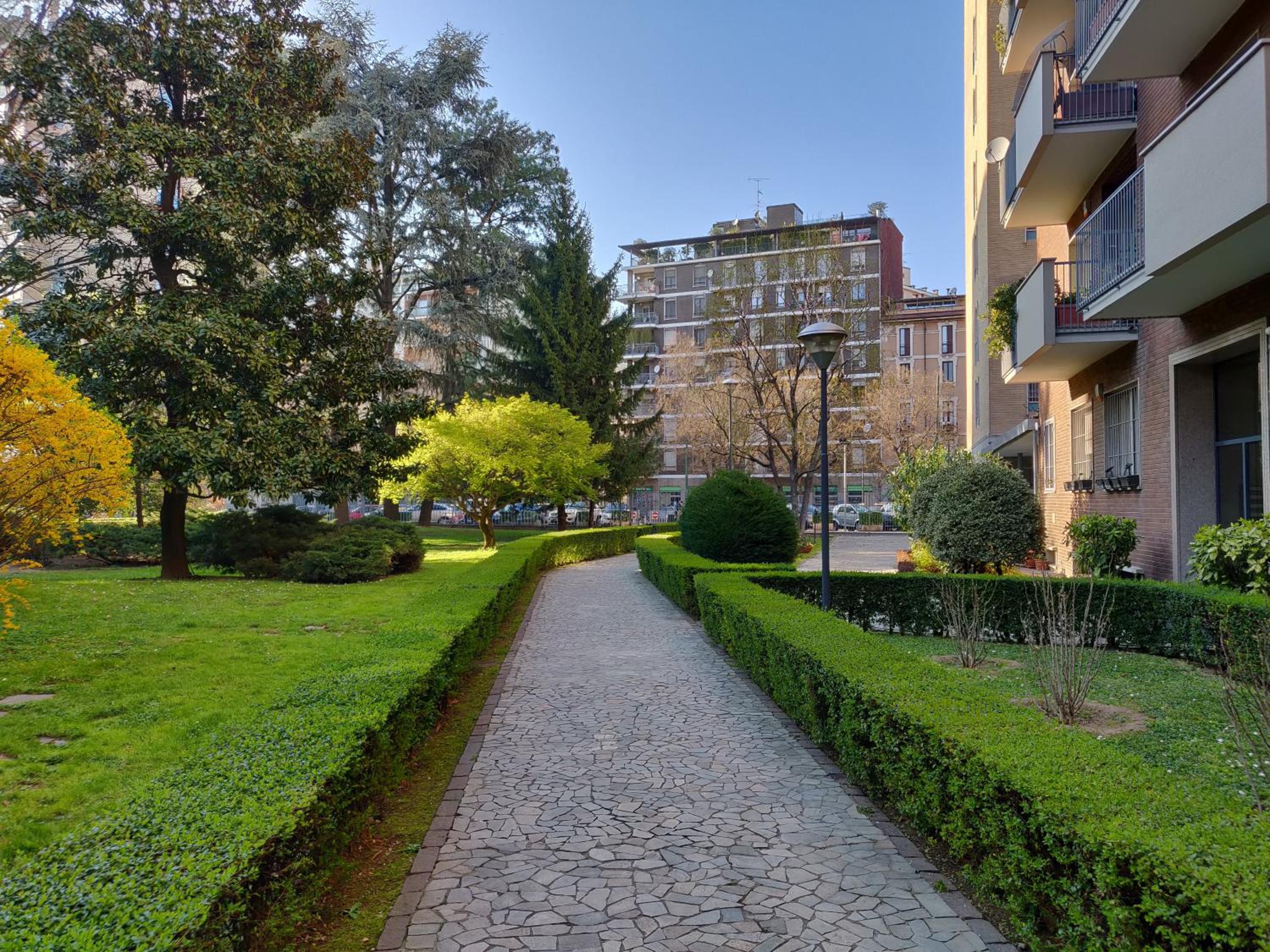 Exclusive rooftop apartment with large terrace in Solari/Tortona