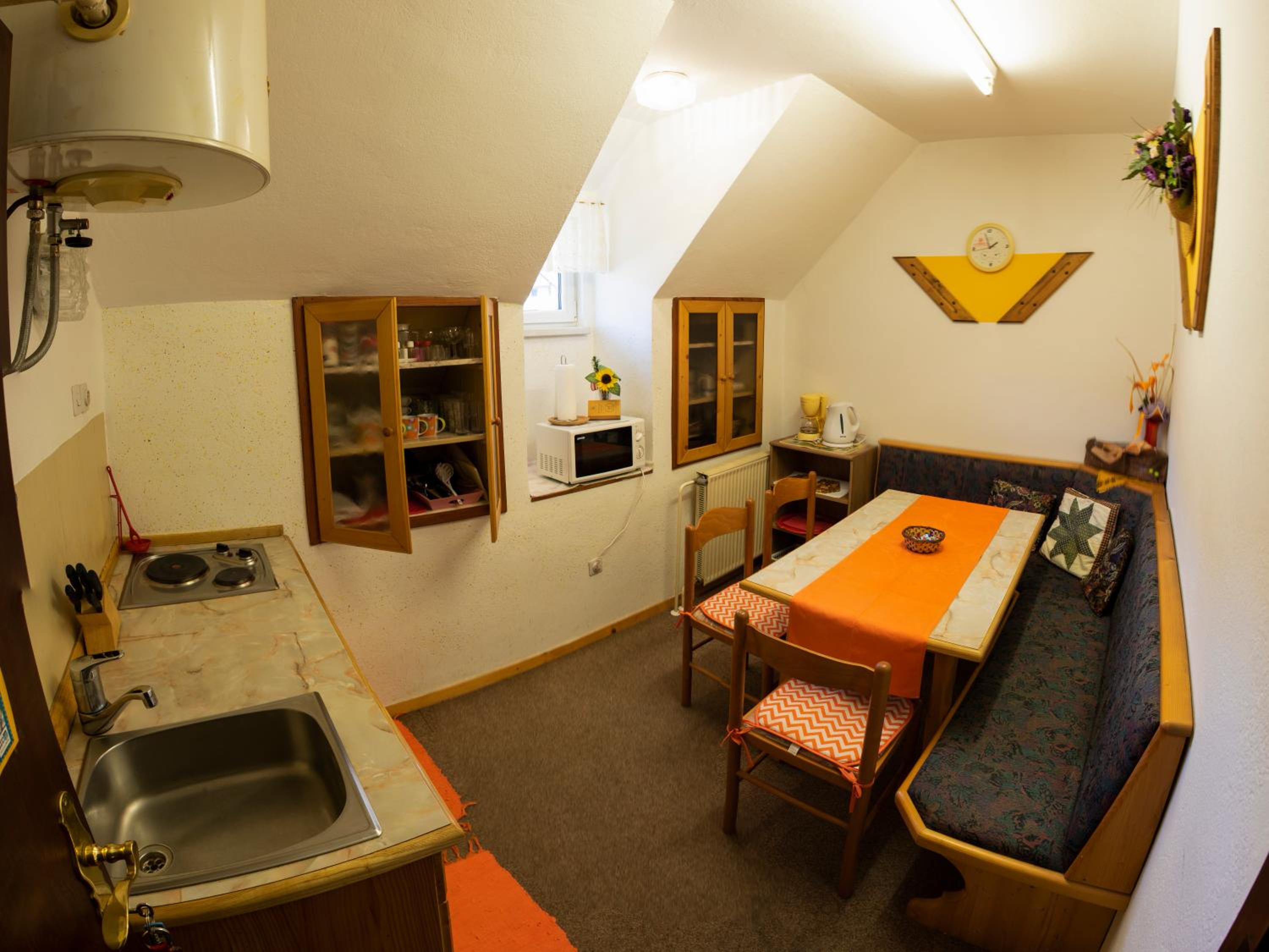 Apartments and Rooms Ražen