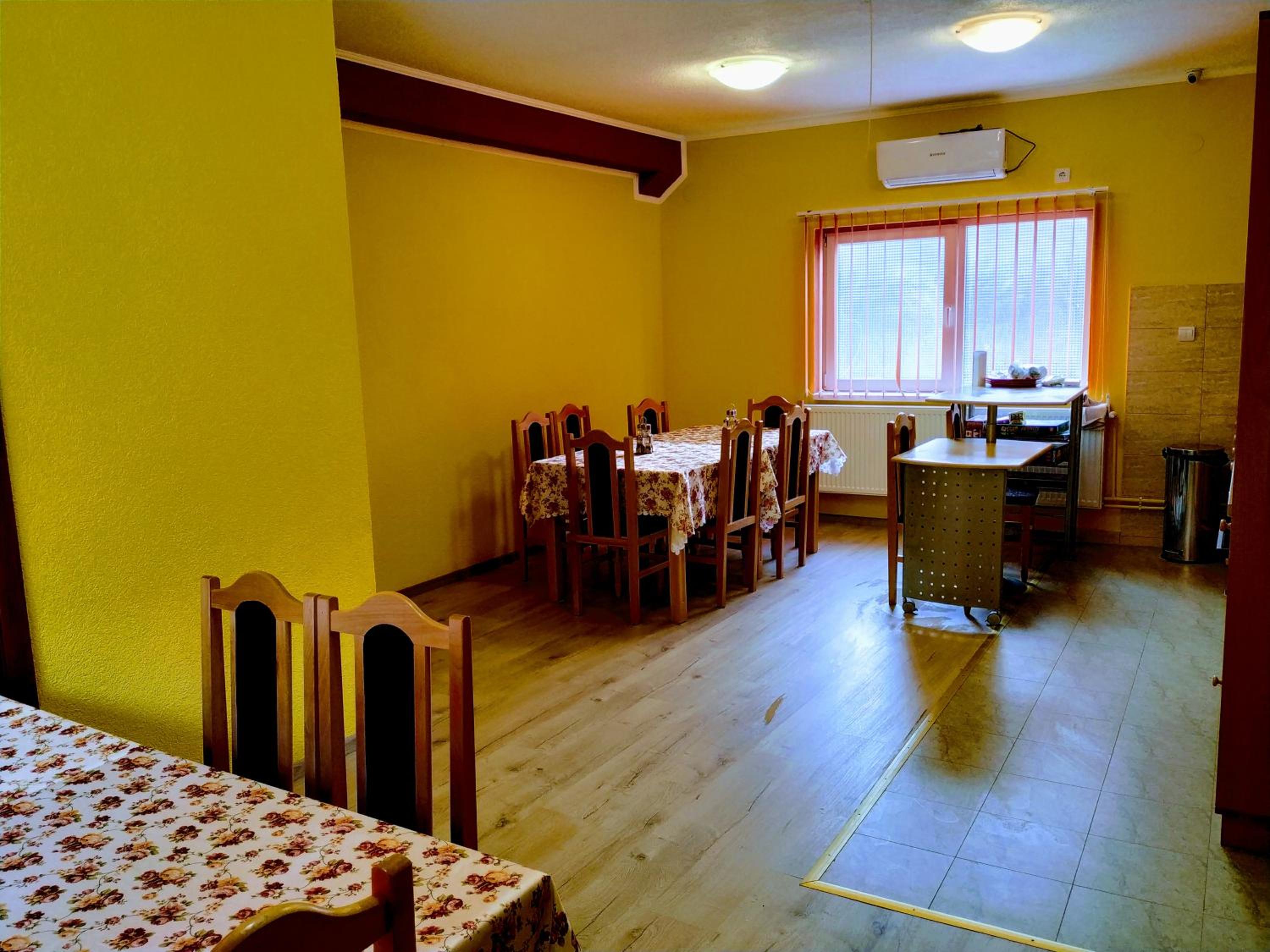 Venesis House