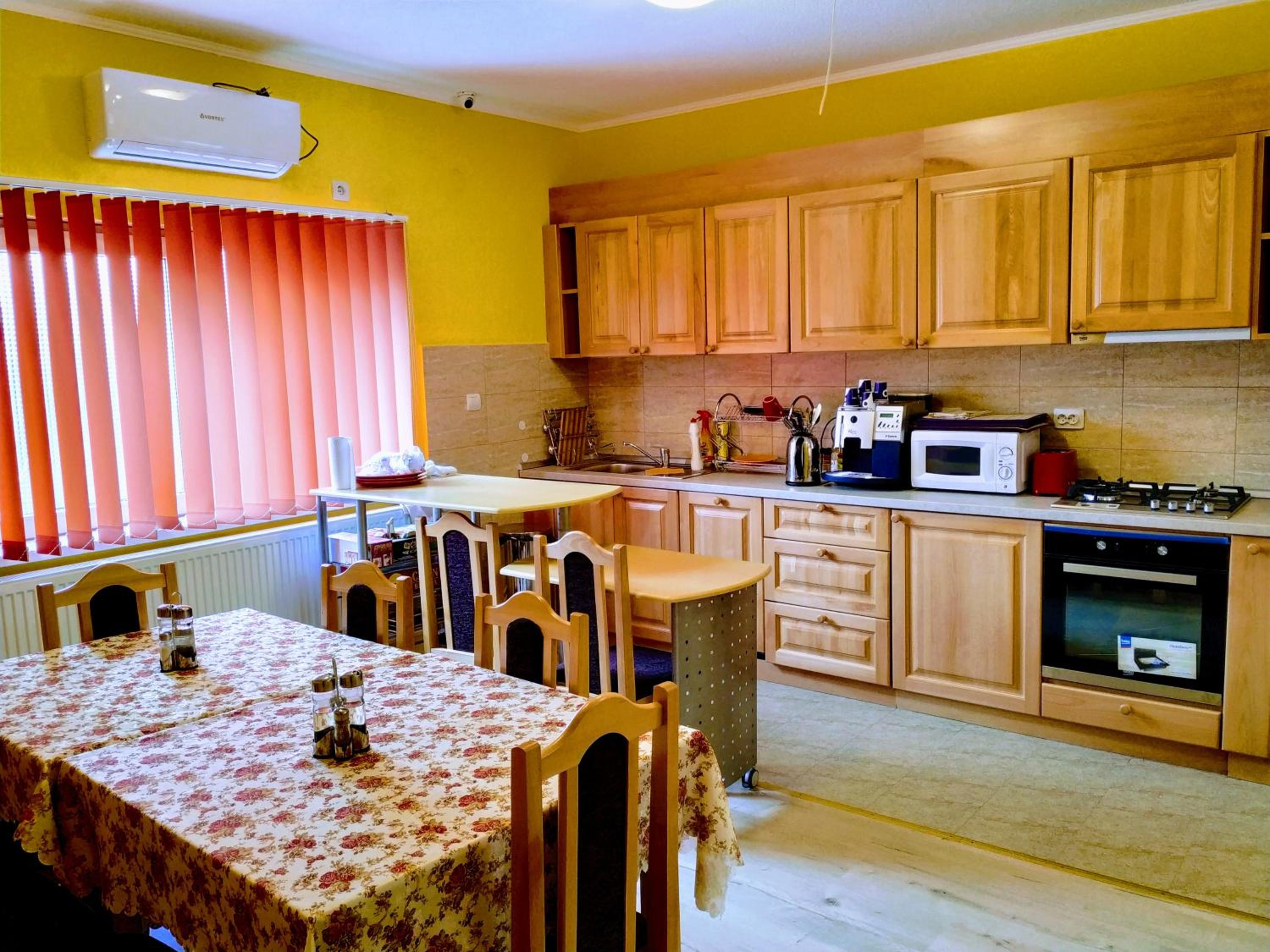 Venesis House