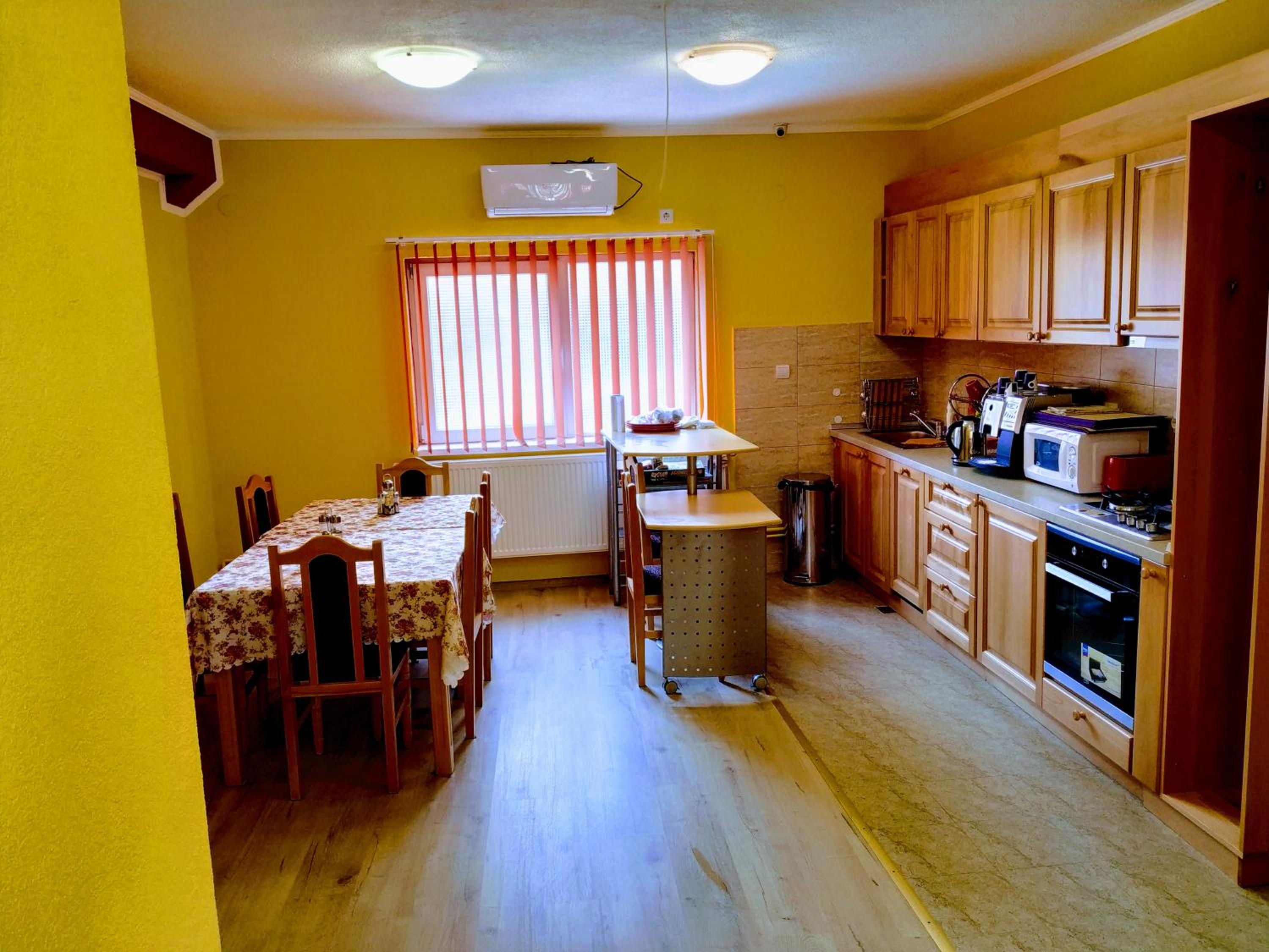 Venesis House