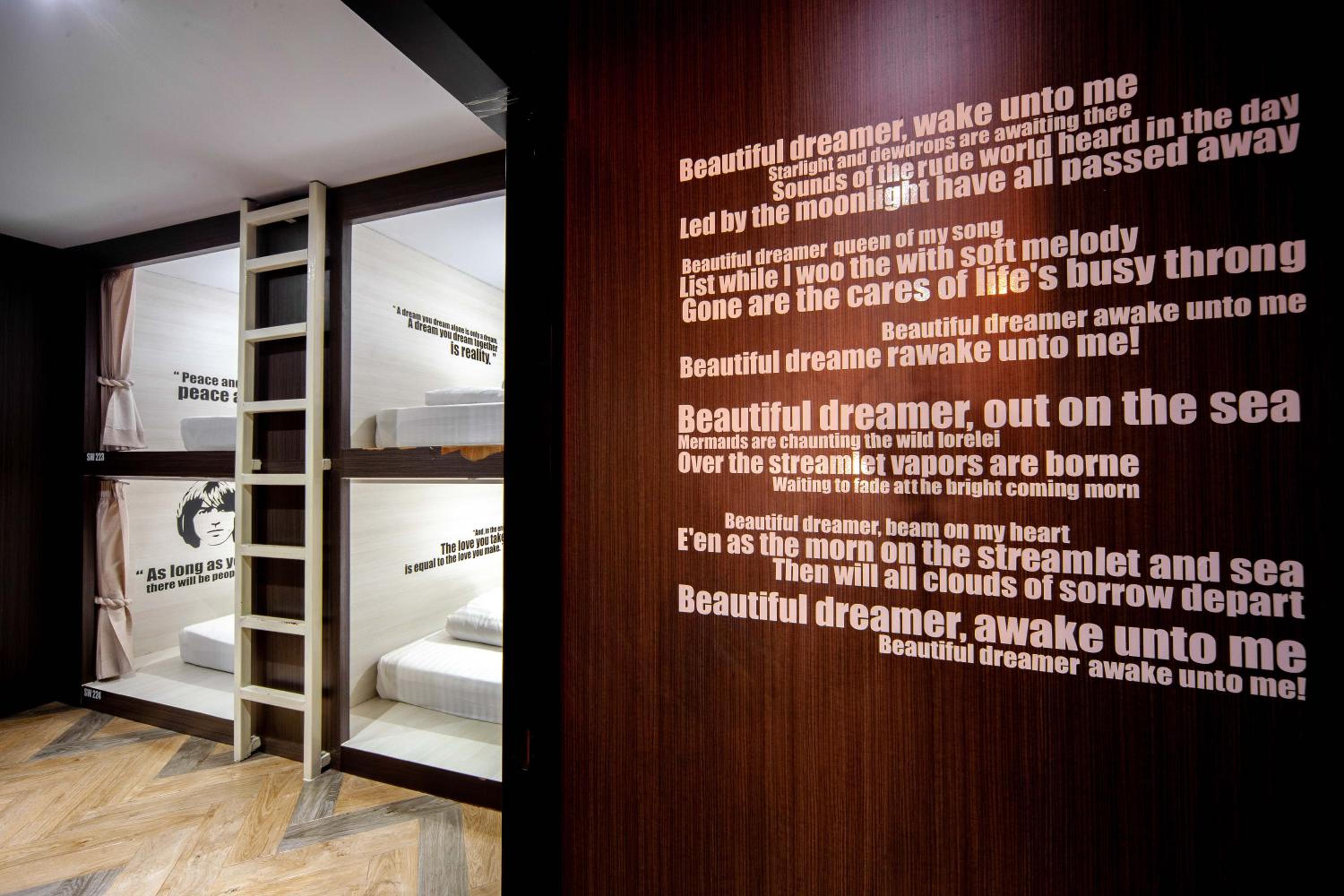 Sleep Walker Poshtel