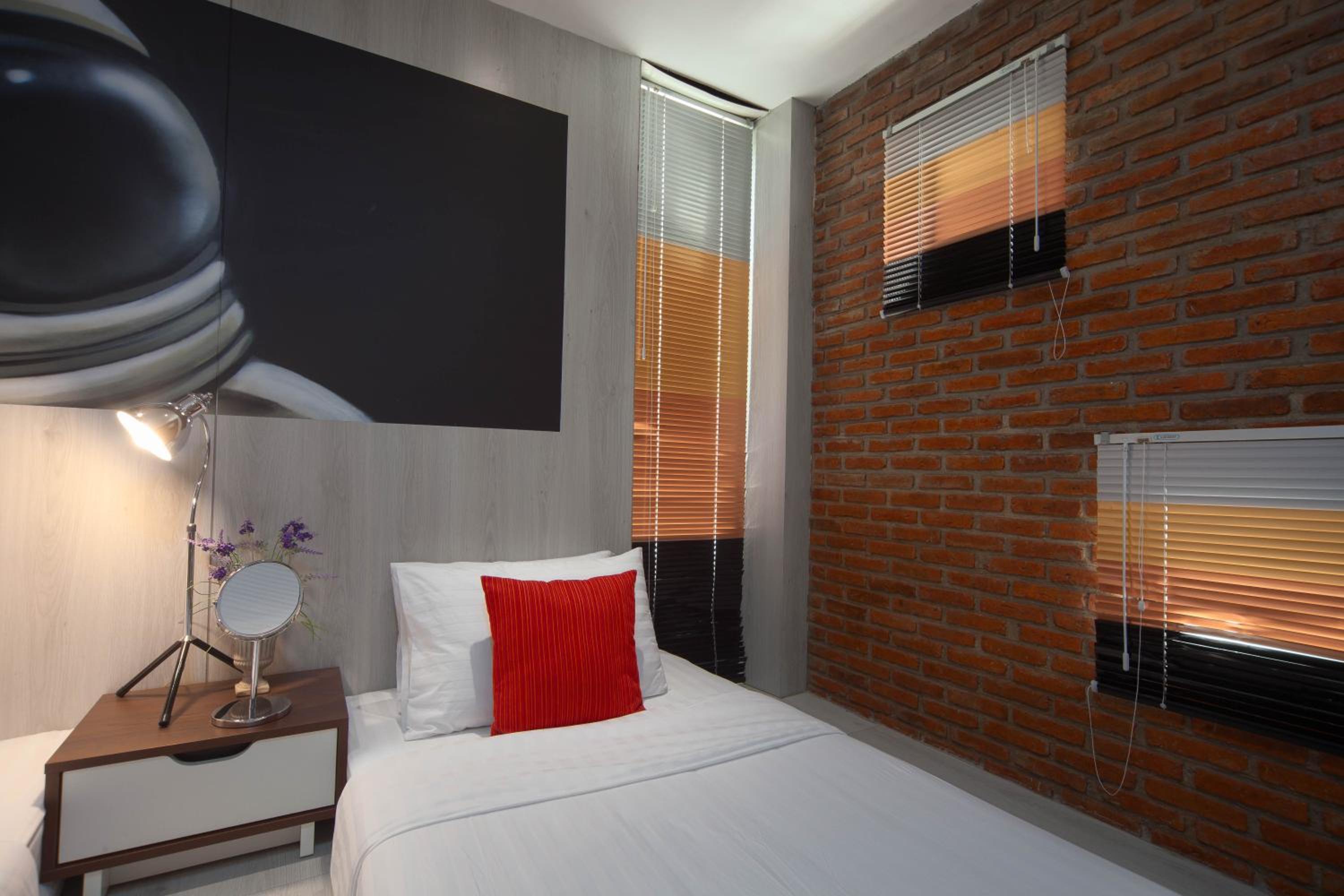 Sleep Walker Poshtel