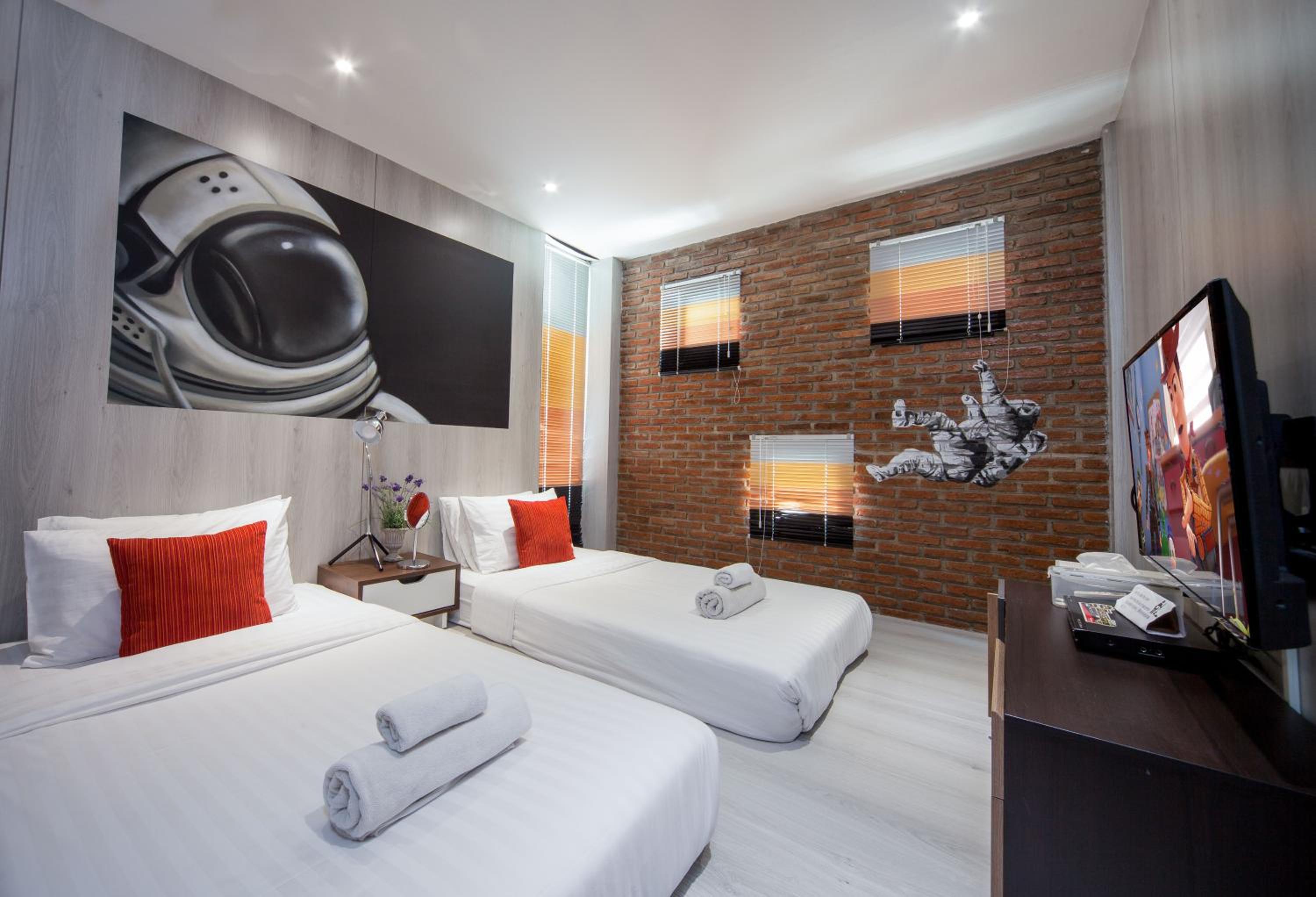 Sleep Walker Poshtel