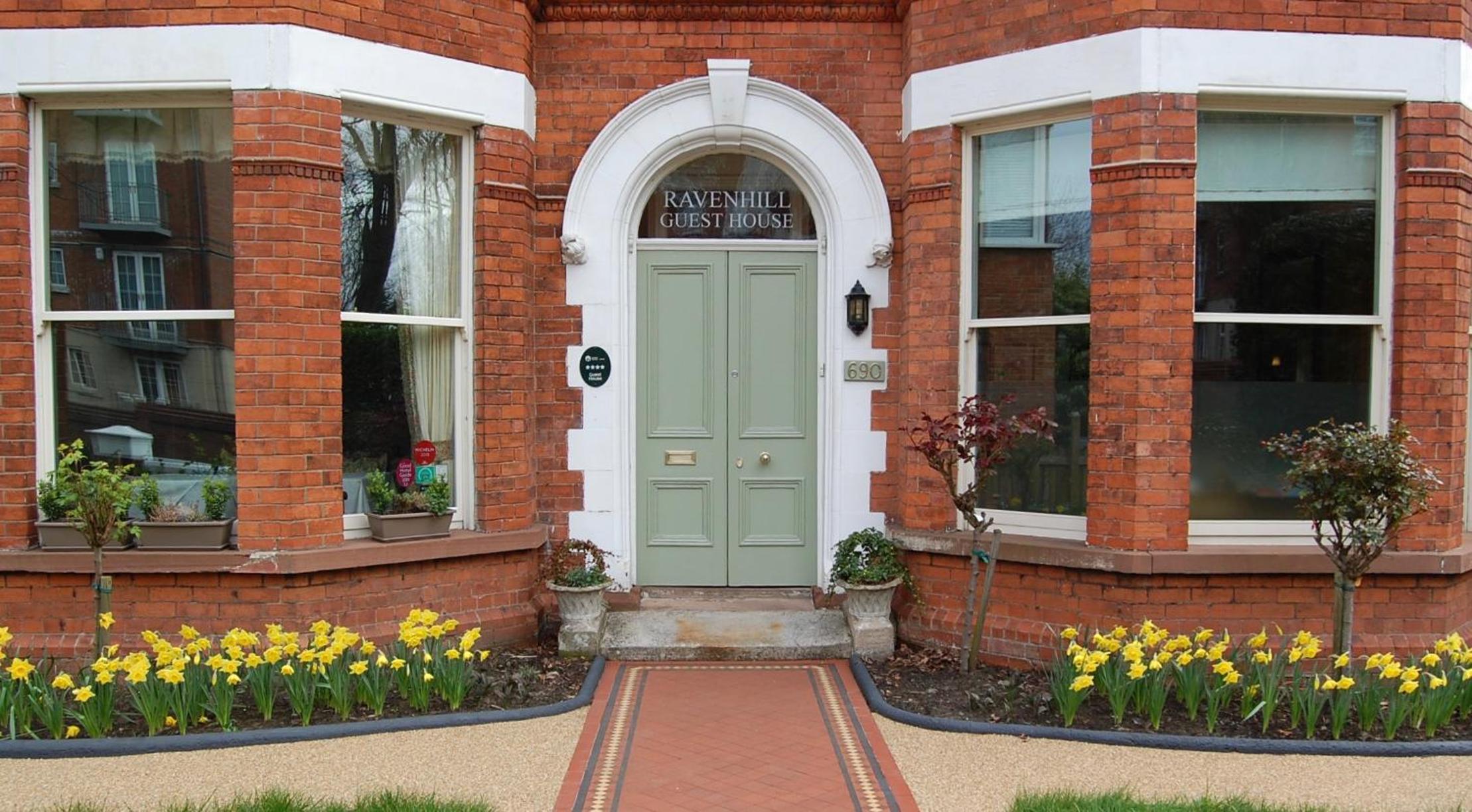 Hotel Ravenhill House - Image 1