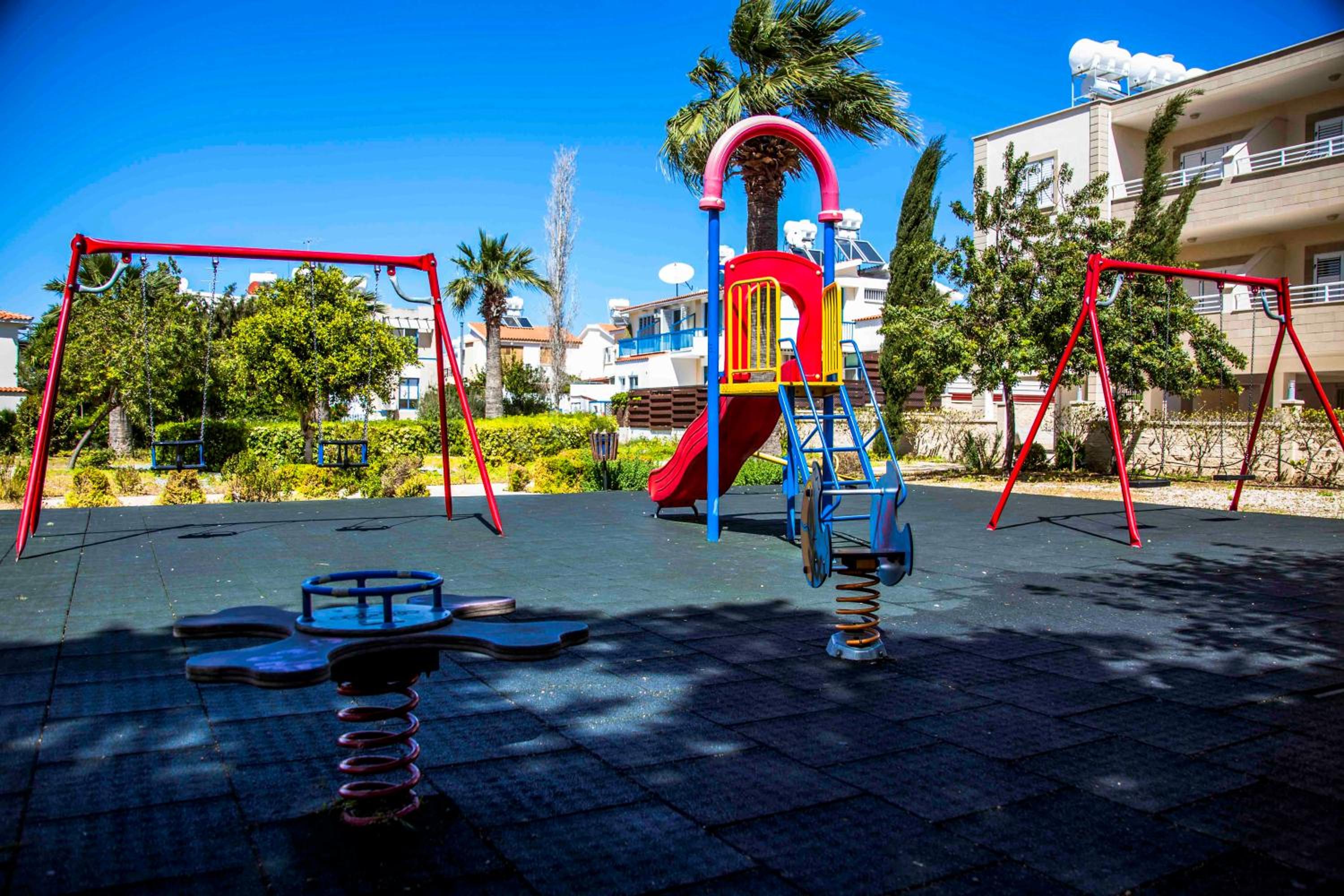 6 bdr villa with TENNIS COURT view 4
