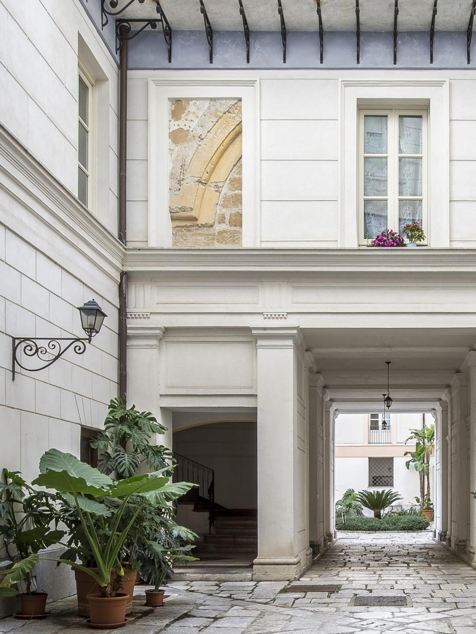 Palazzo Castrofilippo Apartment by Wonderful Italy view 5